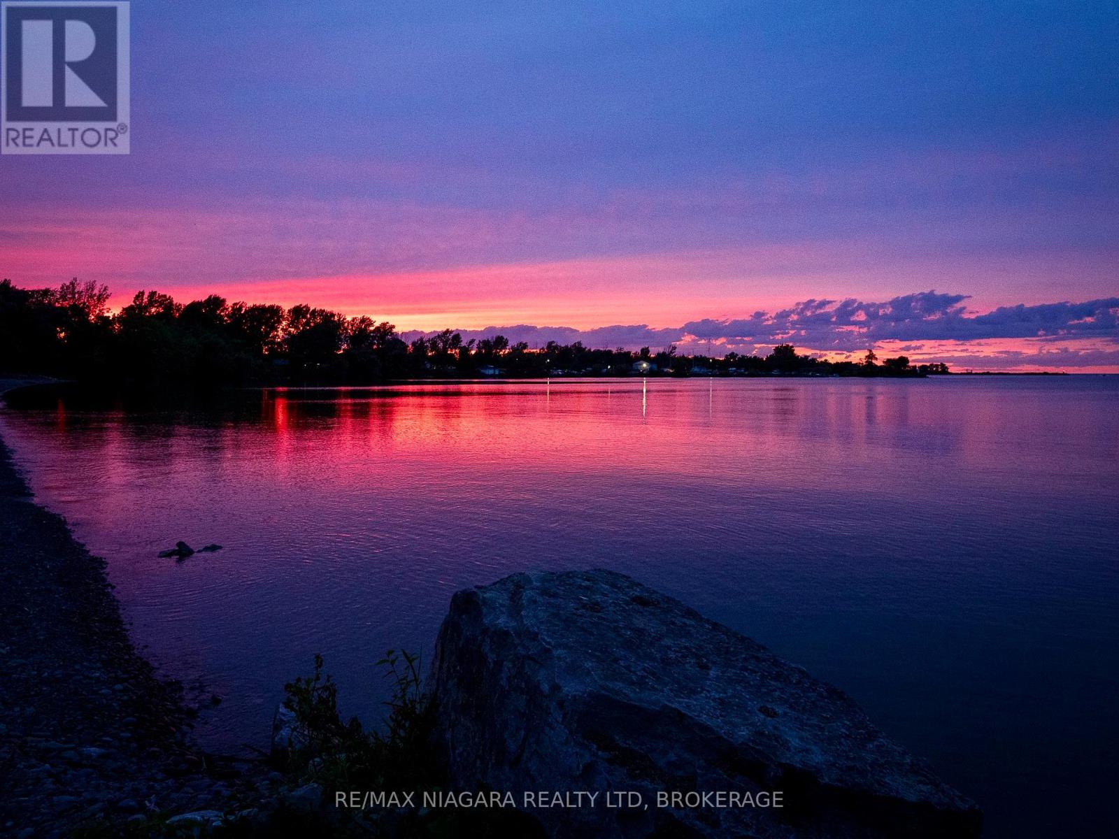 #23 5 LAKESIDE DRIVE W - 18