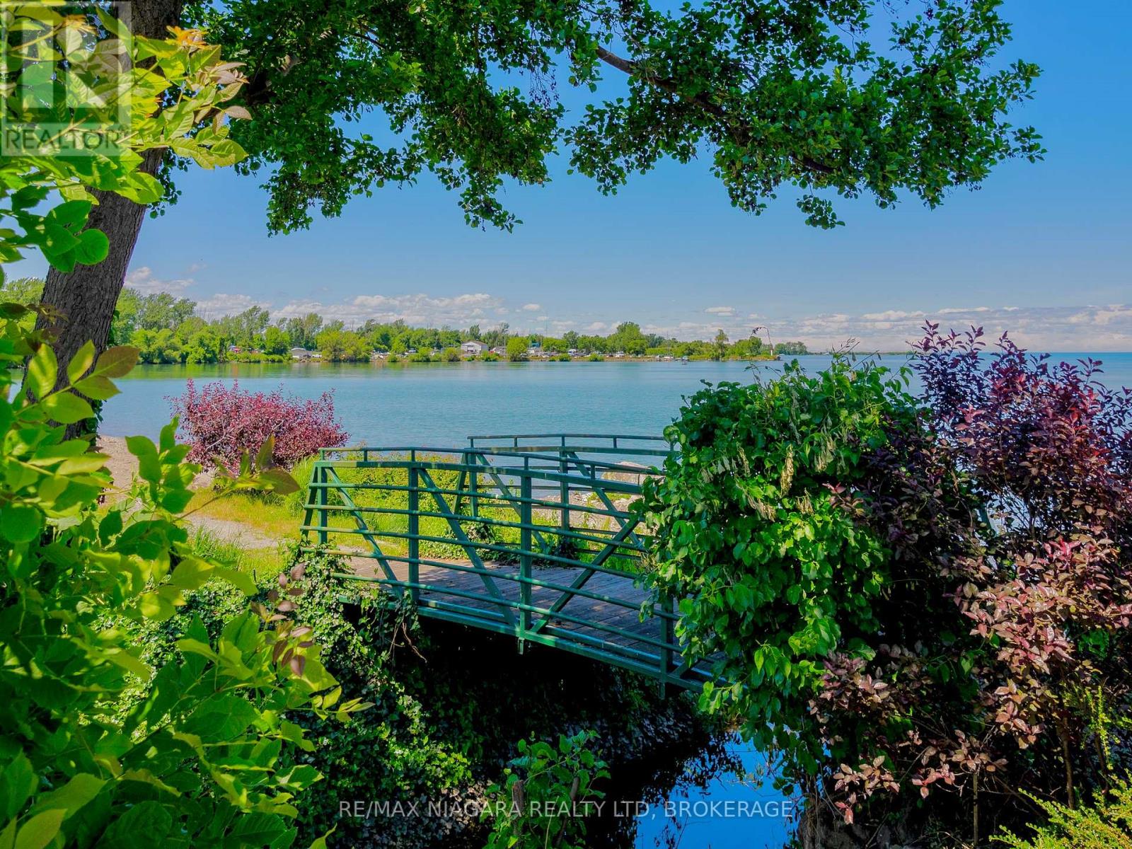 #23 5 LAKESIDE DRIVE W - 15