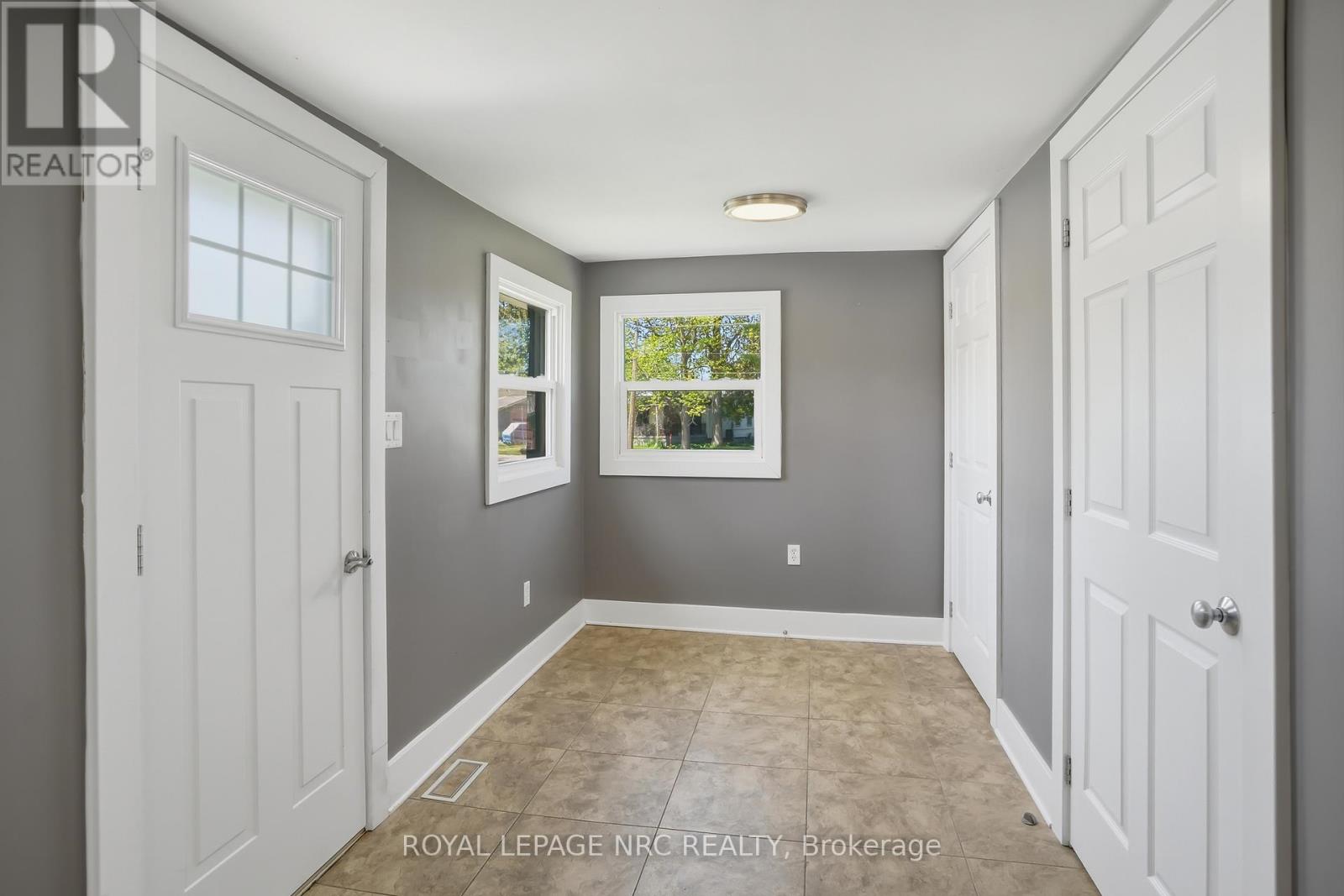 11 WHITE AVENUE - 18
