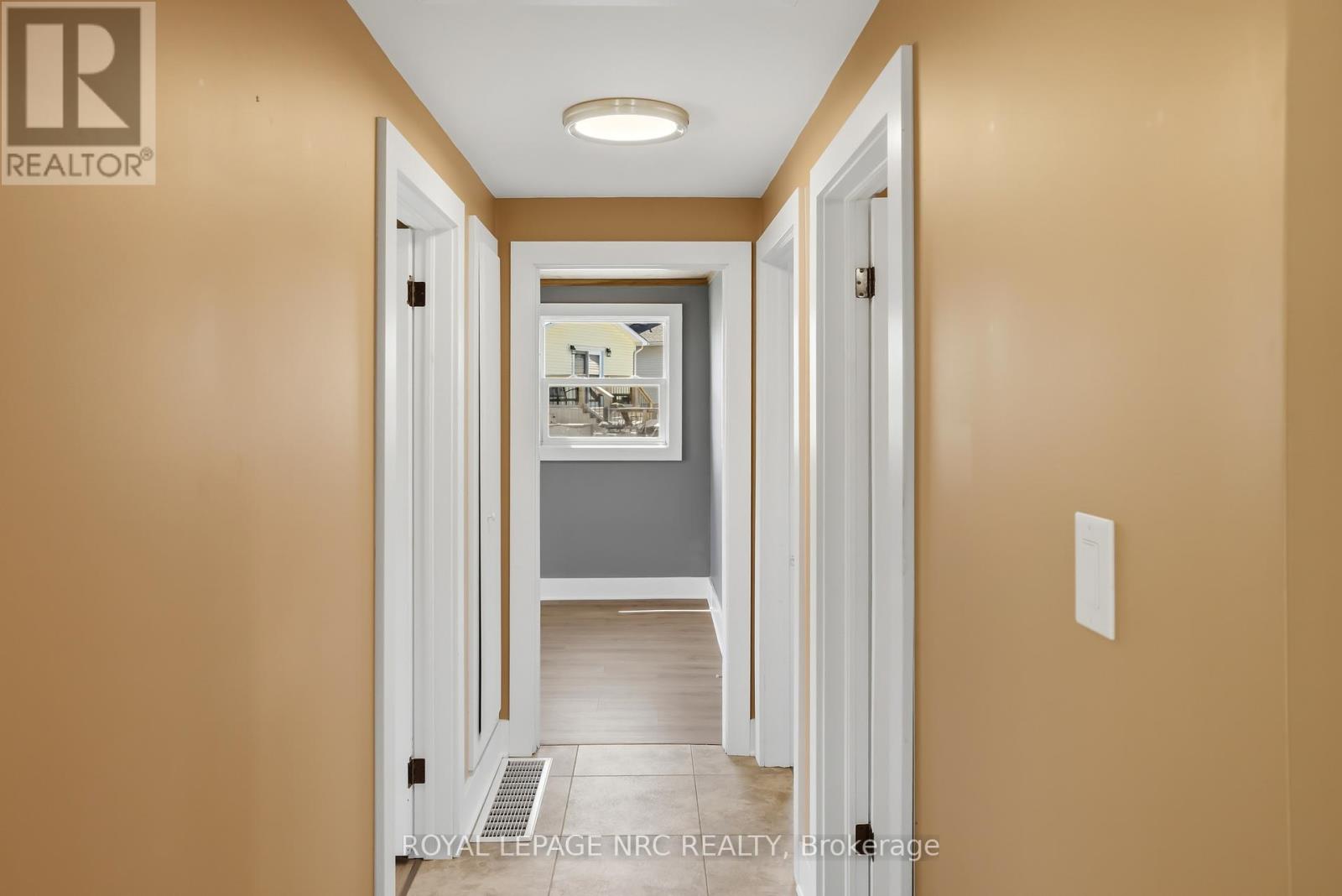 11 WHITE AVENUE - 27