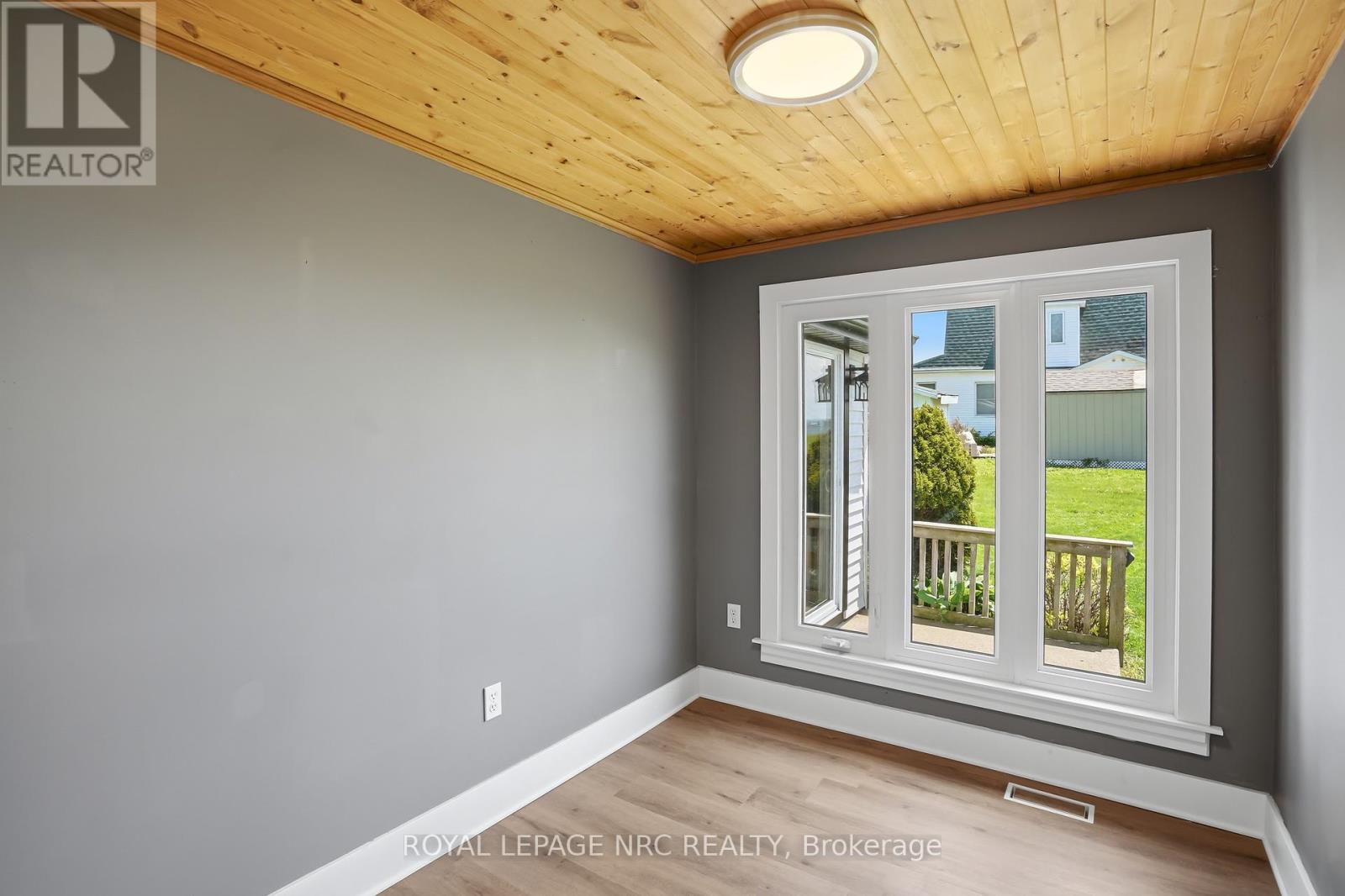 11 WHITE AVENUE - 29