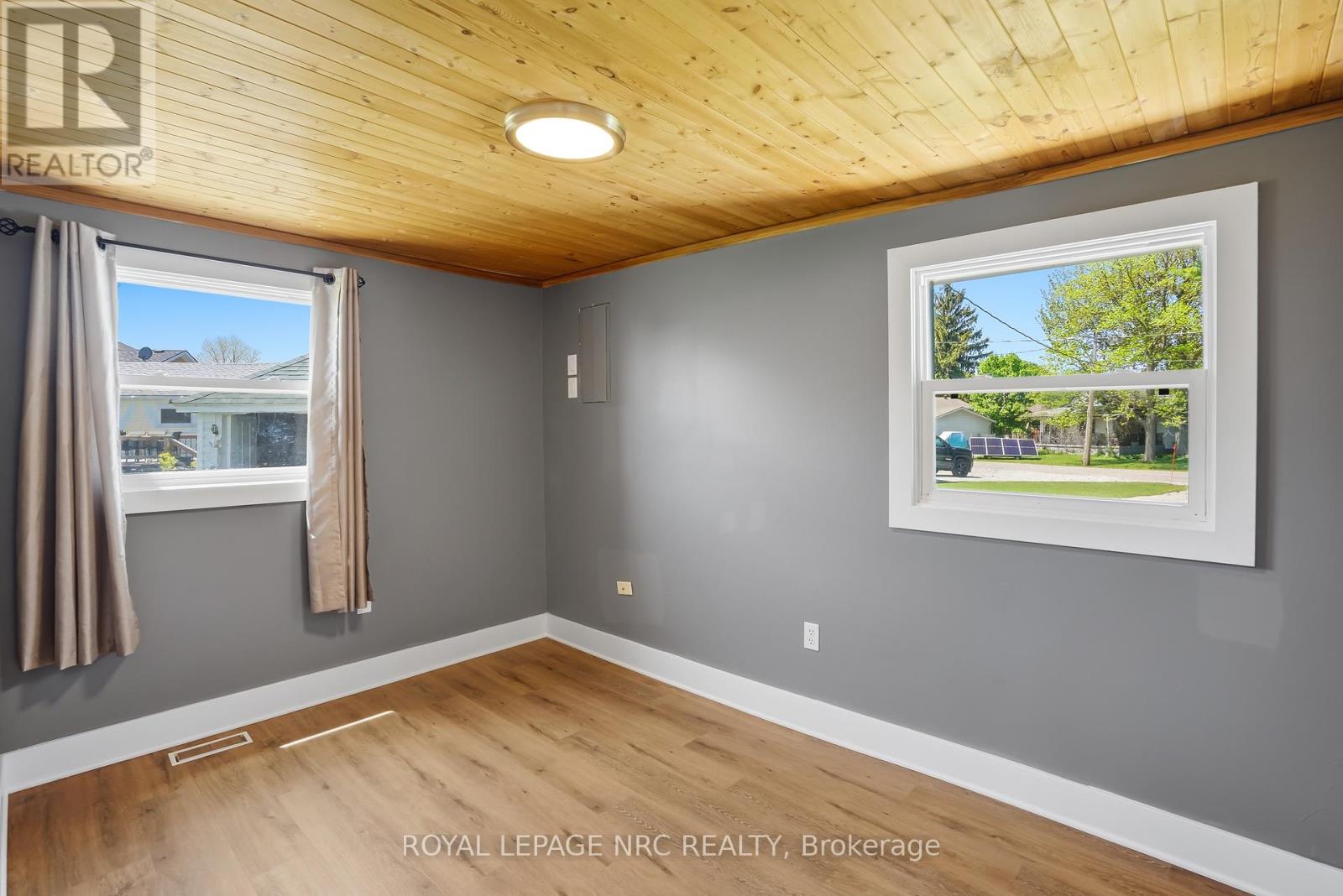 11 WHITE AVENUE - 32