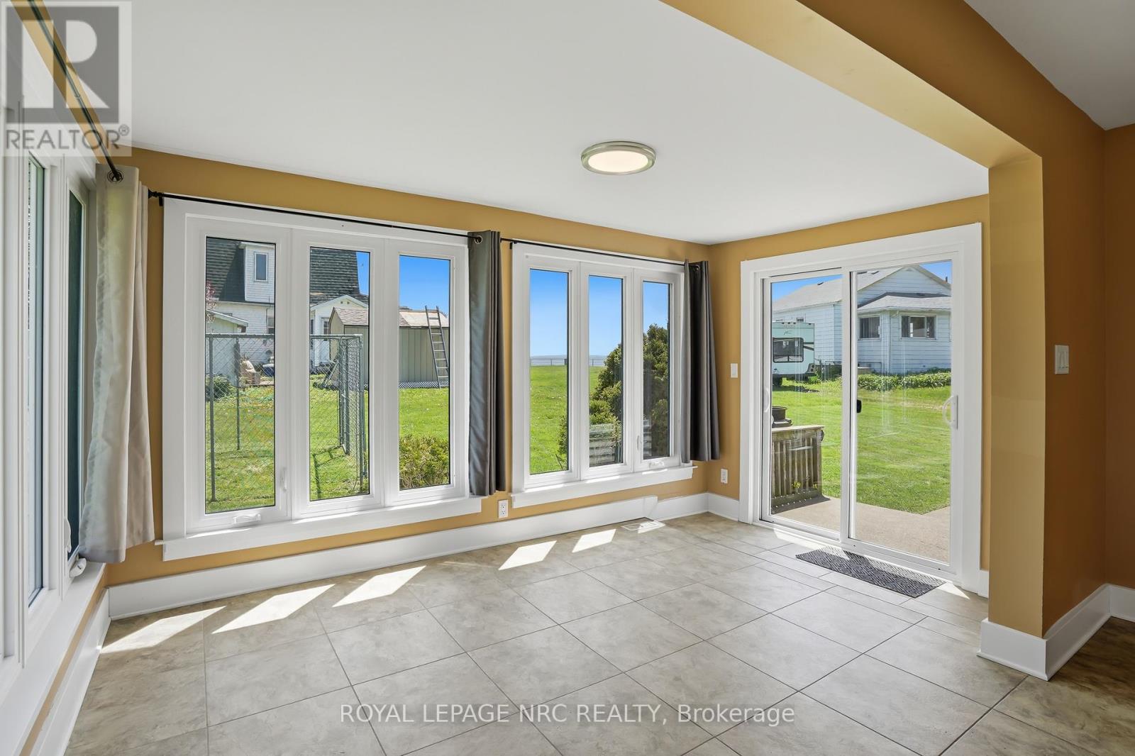 11 WHITE AVENUE - 33