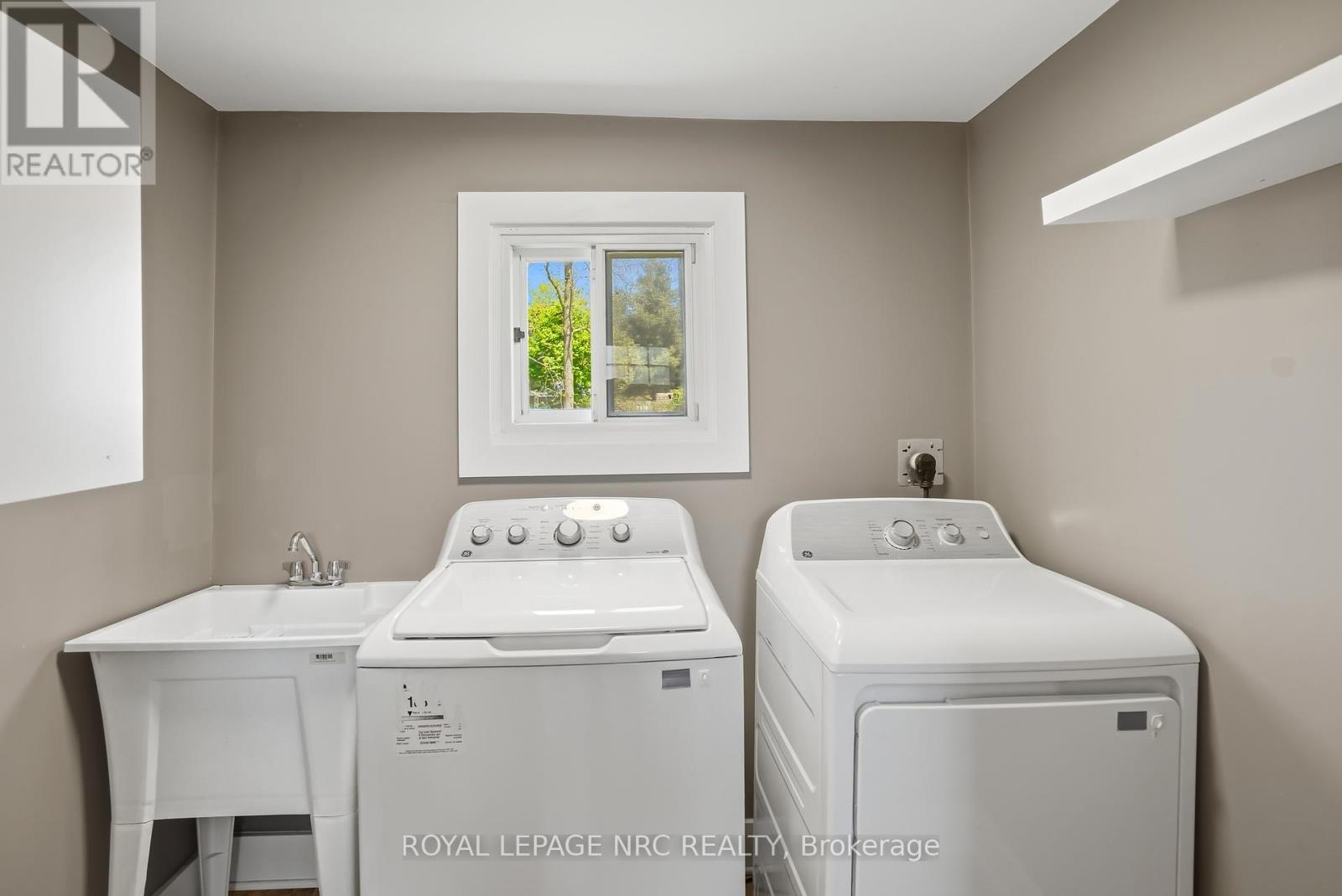 11 WHITE AVENUE - 19