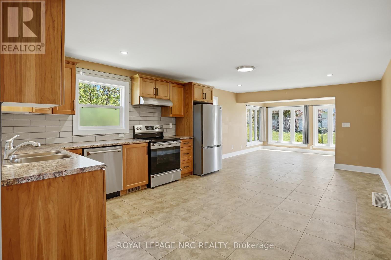 11 WHITE AVENUE - 21
