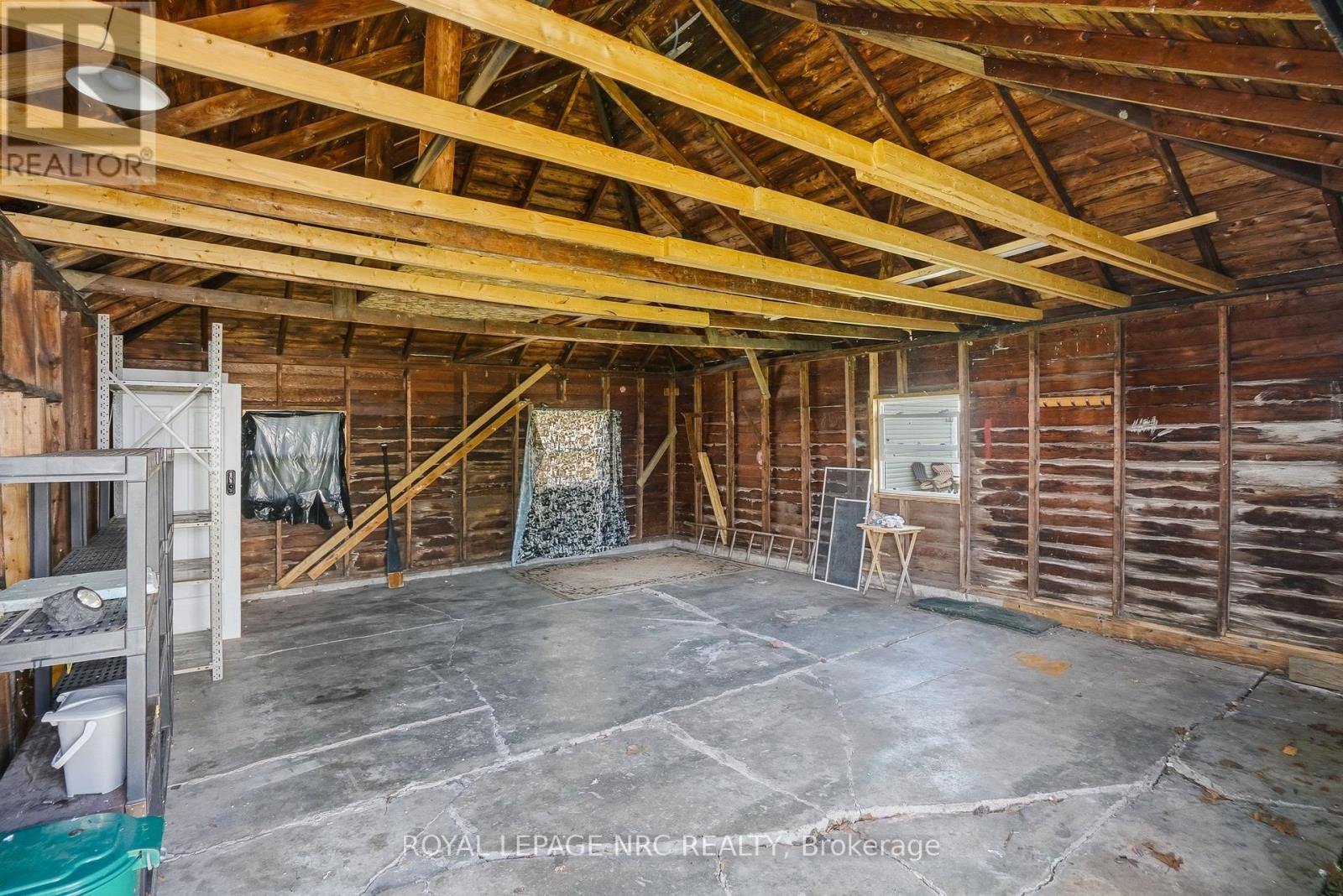 11 WHITE AVENUE - 36