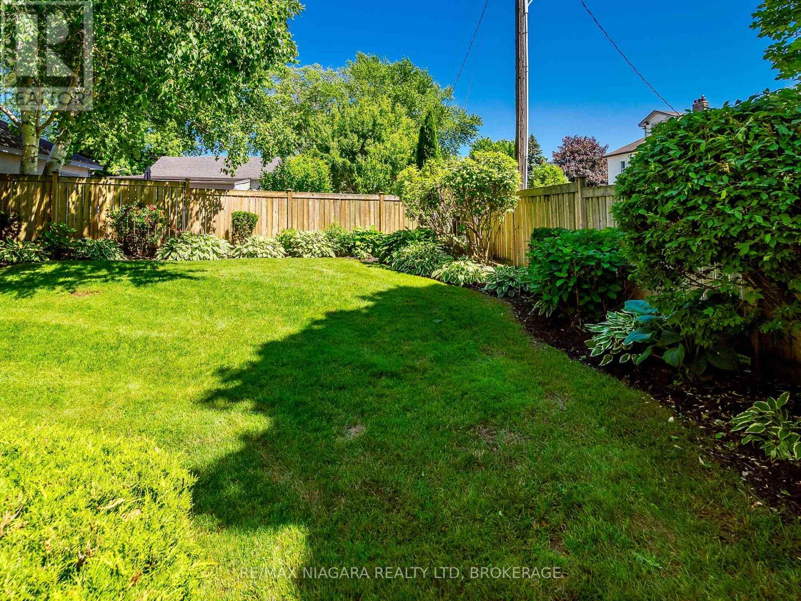 #23 5 LAKESIDE DRIVE W - 7