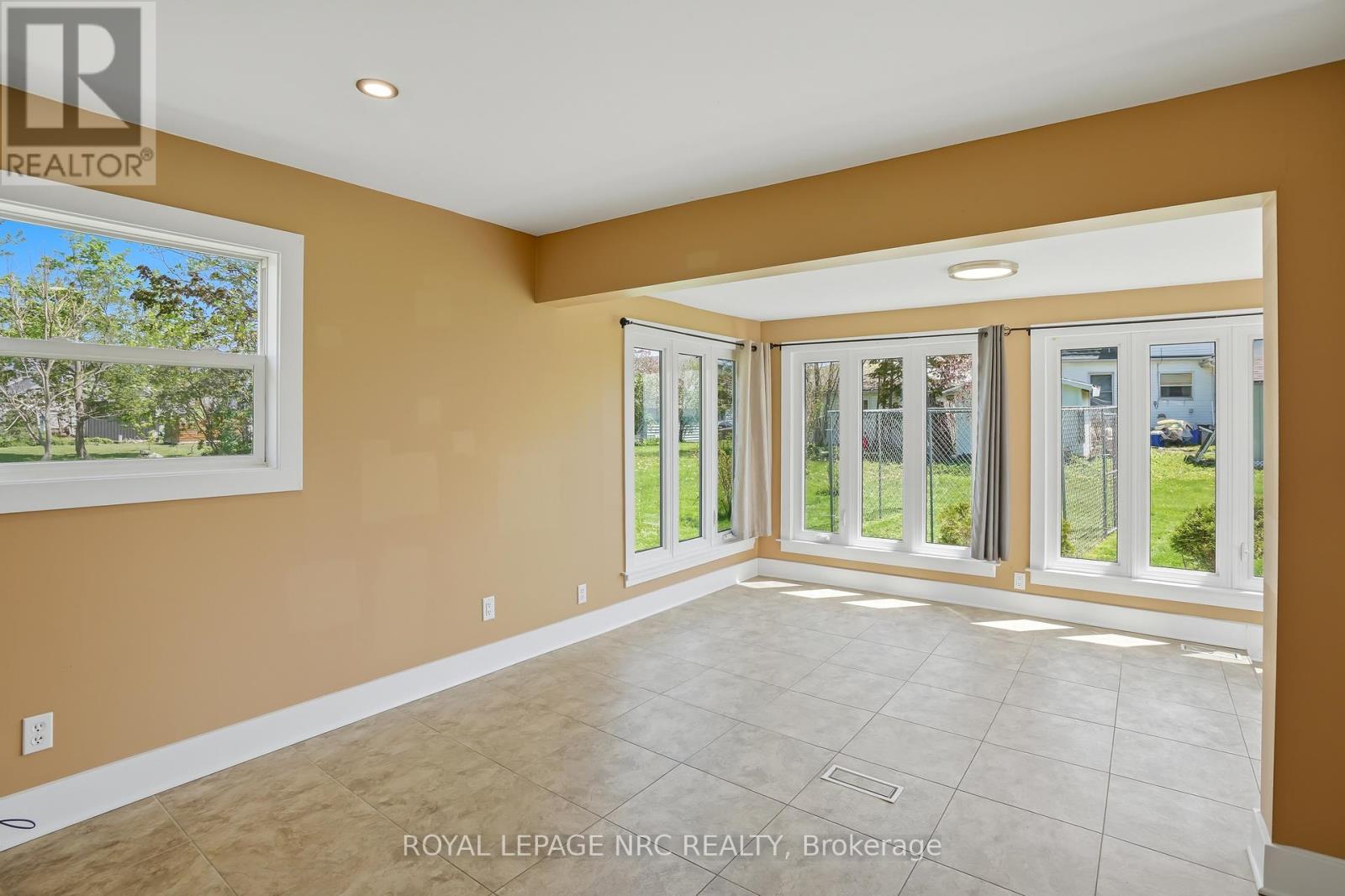 11 WHITE AVENUE - 26