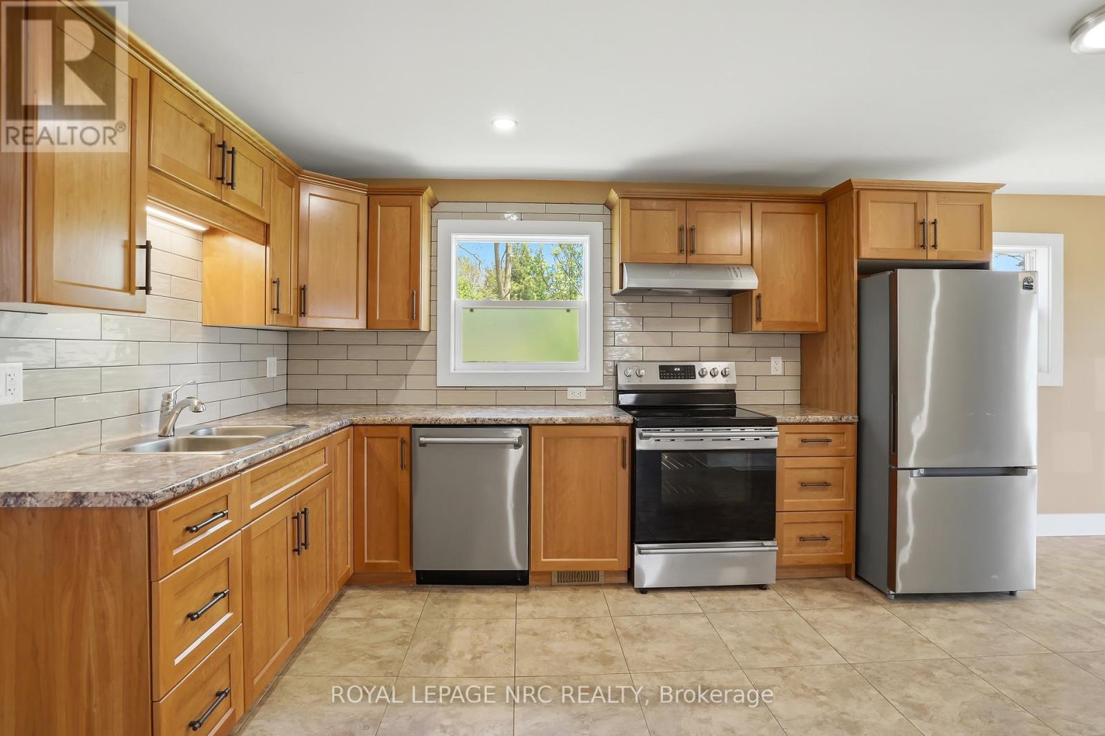 11 WHITE AVENUE - 22