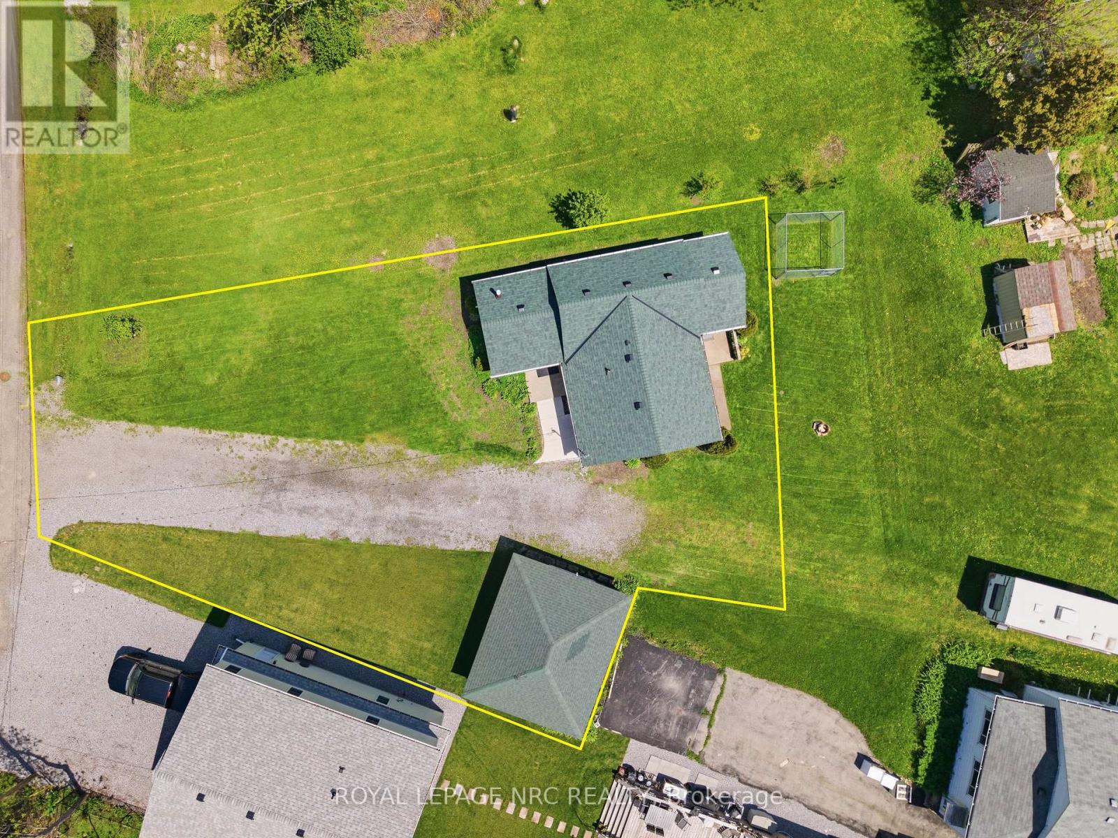 11 WHITE AVENUE - 8