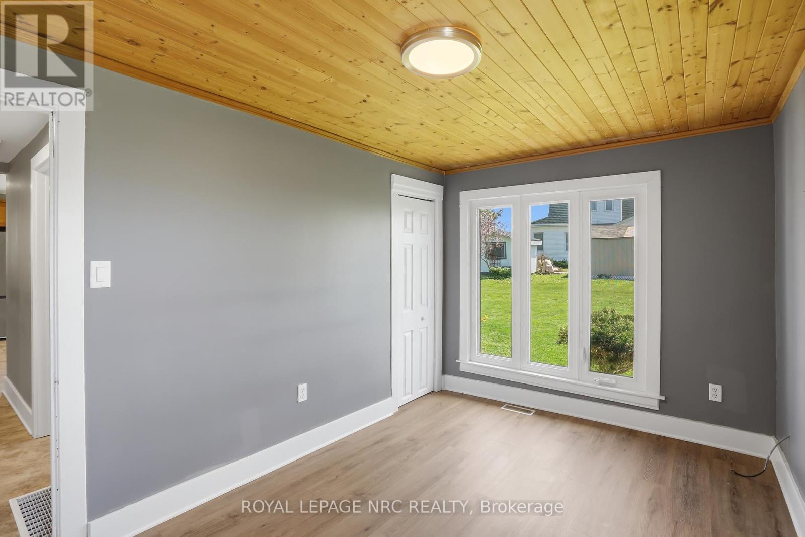 11 WHITE AVENUE - 31