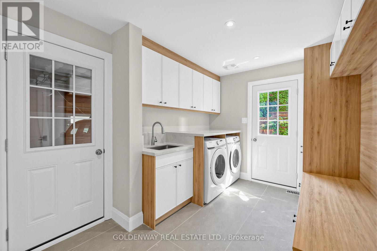 3 SIR LANCELOT DRIVE - 43