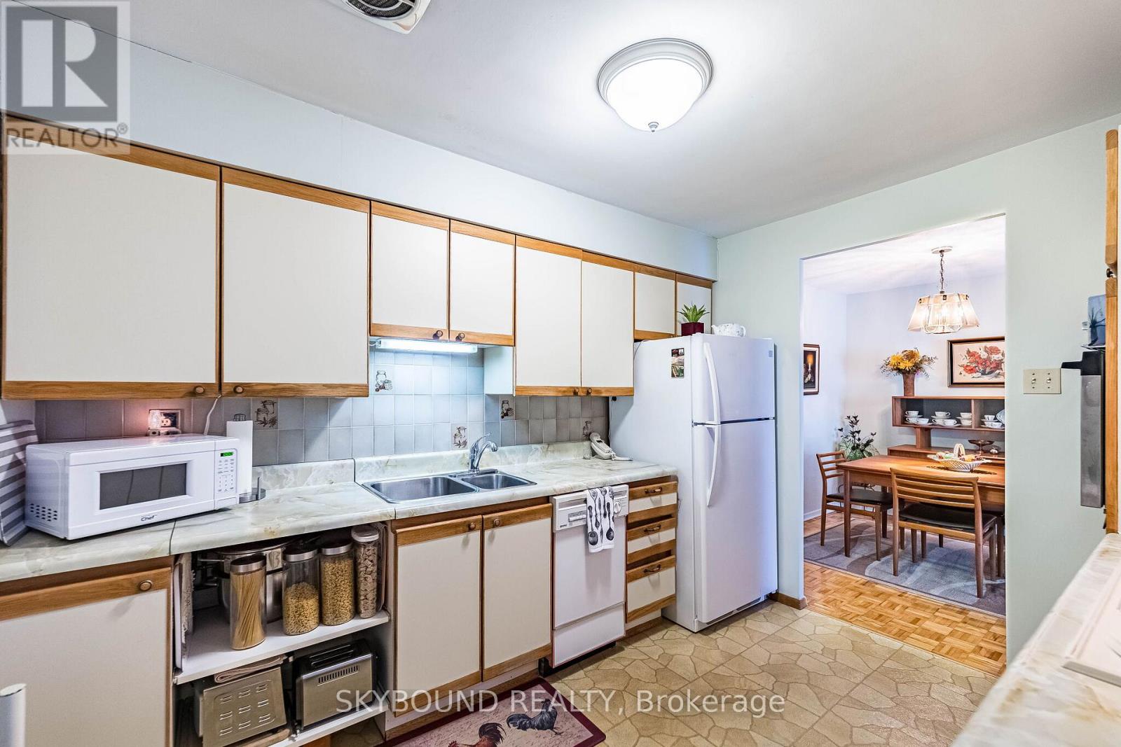 #305 15 ELIZABETH STREET N - 17