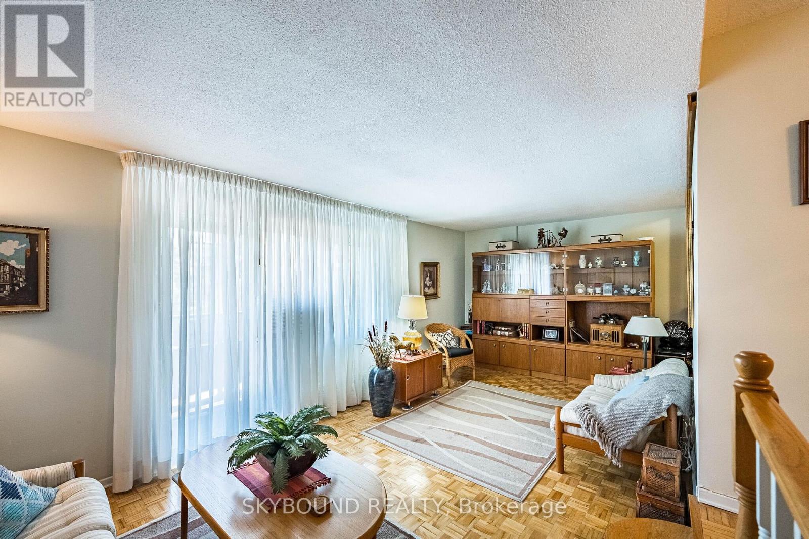 #305 15 ELIZABETH STREET N - 18