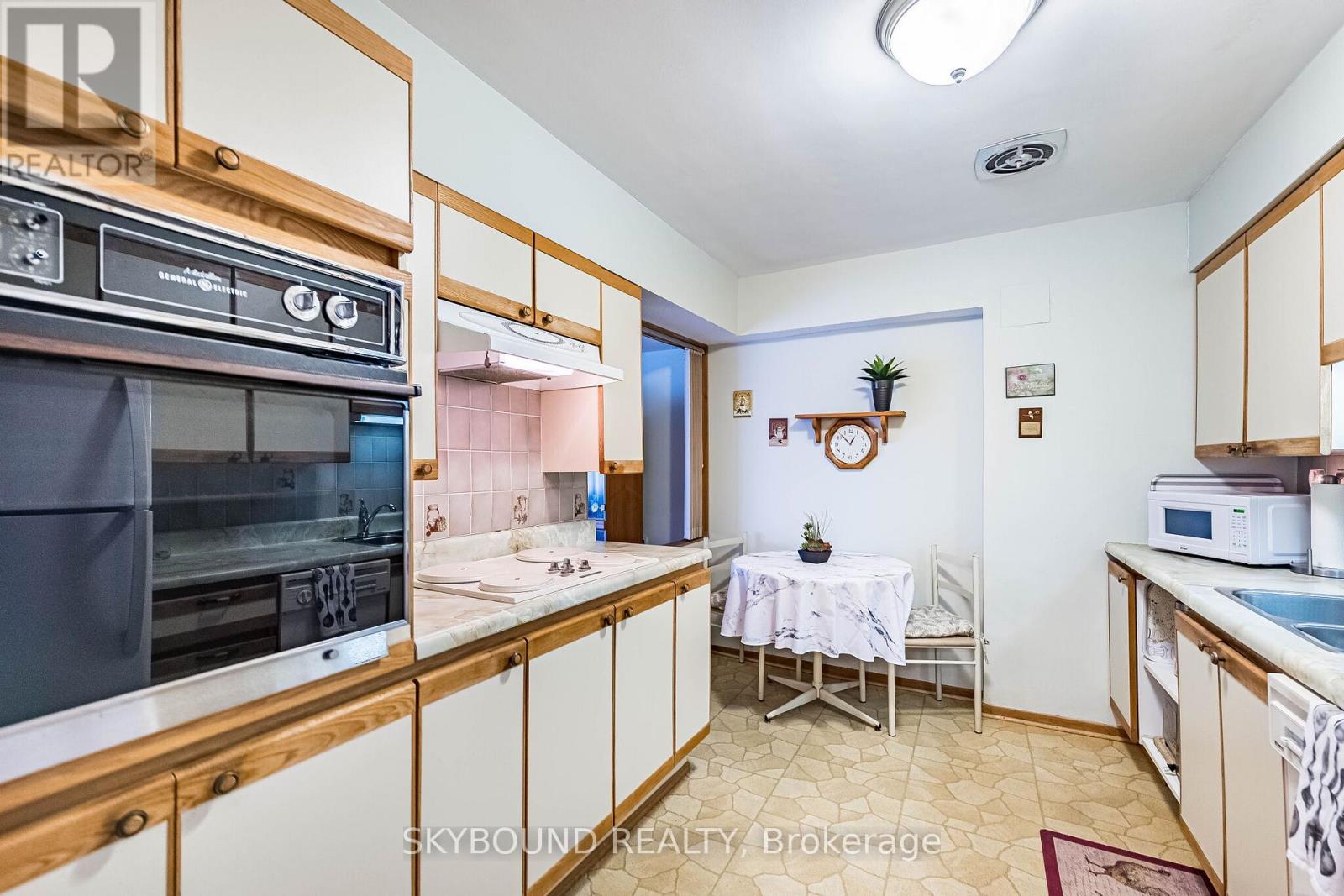 #305 15 ELIZABETH STREET N - 13