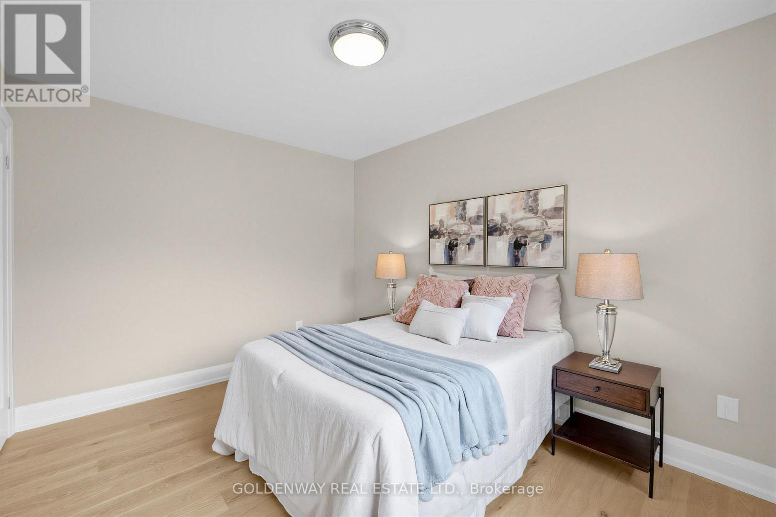 3 SIR LANCELOT DRIVE - 32