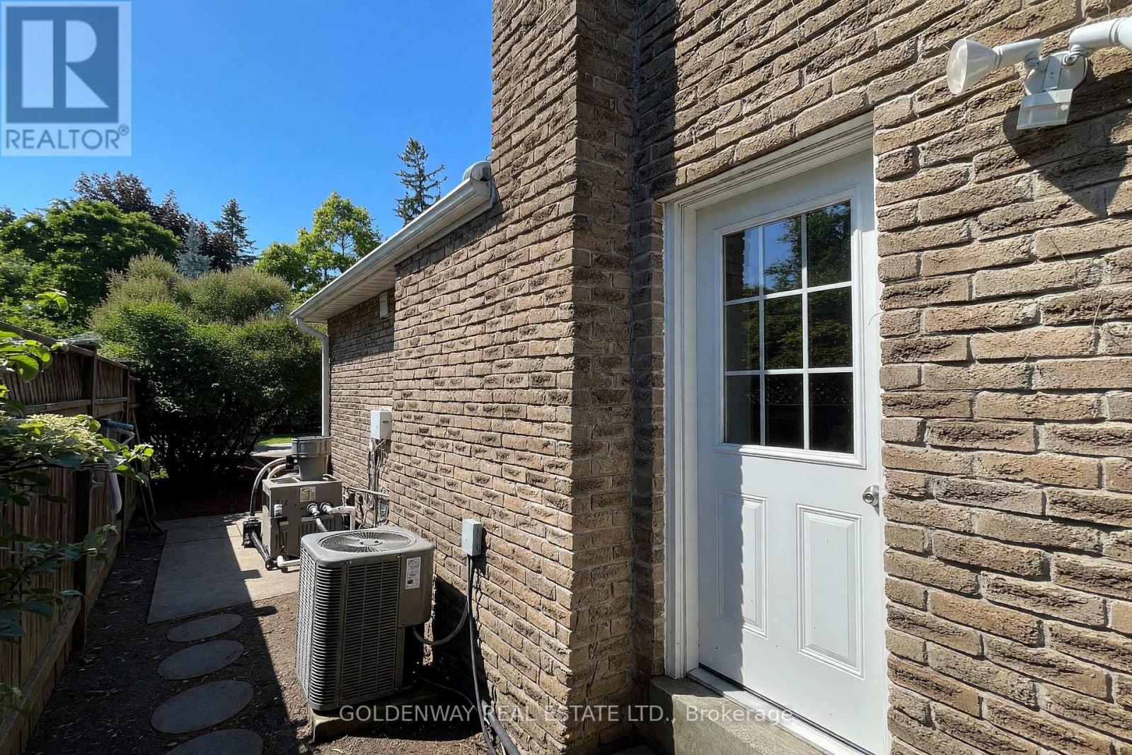 3 SIR LANCELOT DRIVE - 44