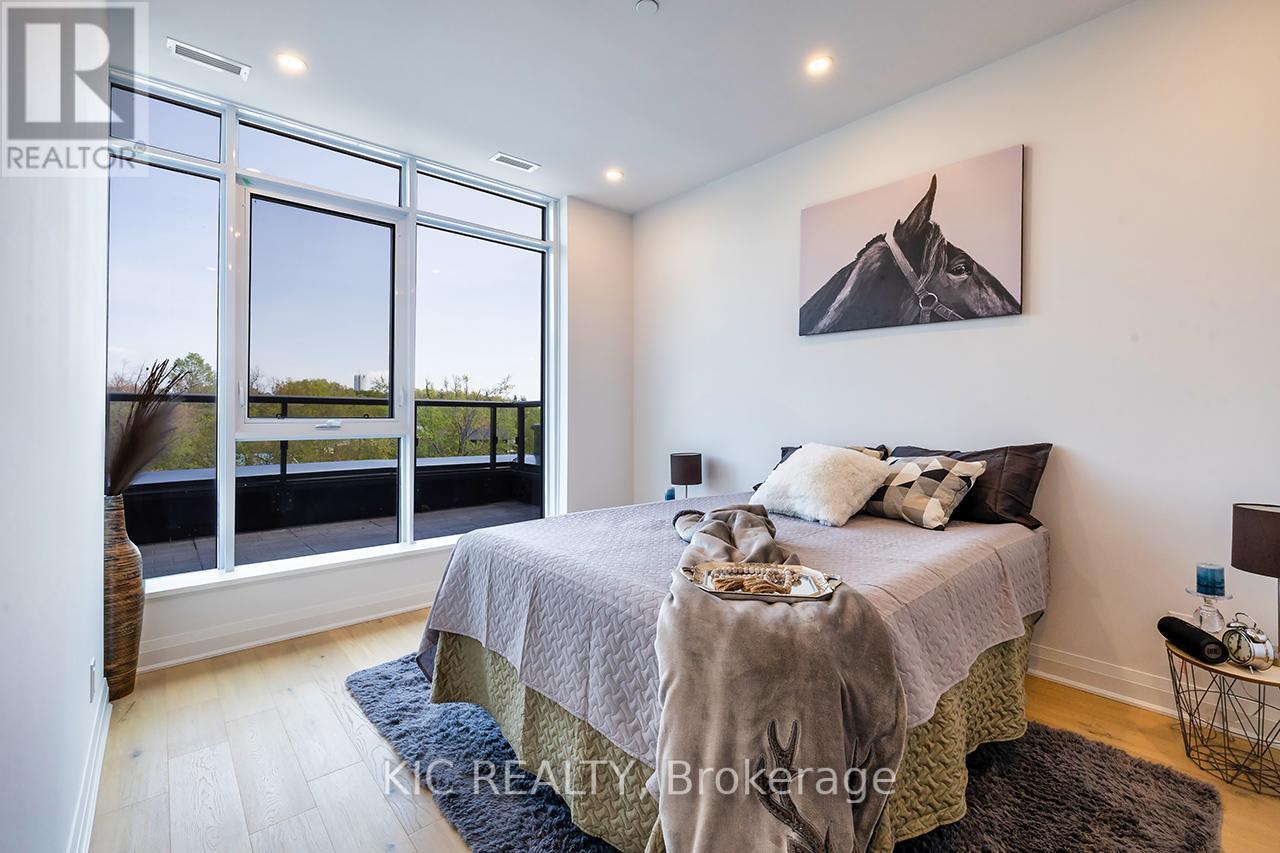 #302 99 LOUISA STREET - 22