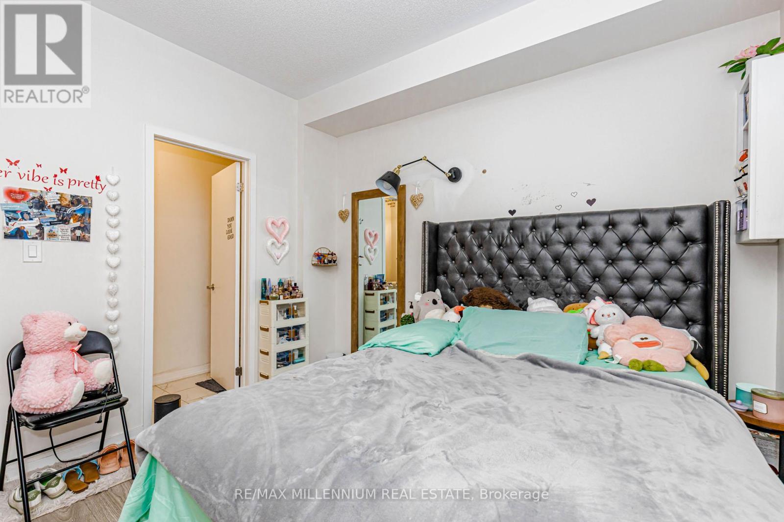11 LAMBERT LANE - 33