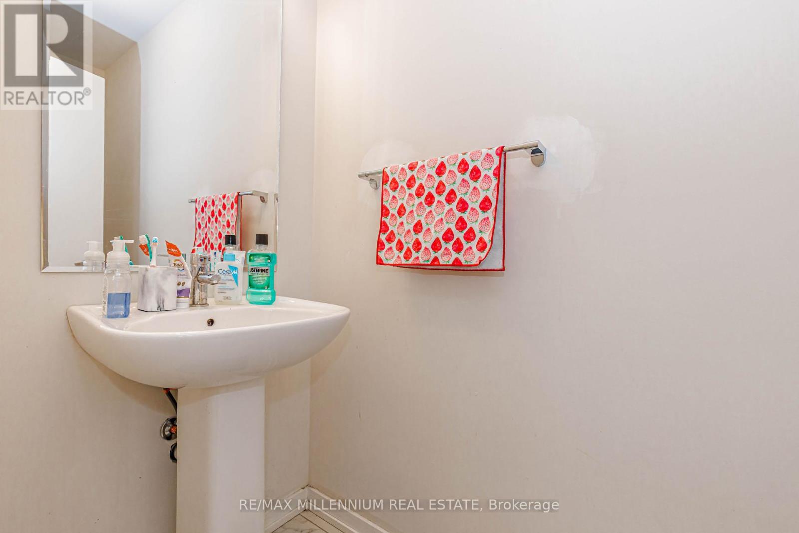 11 LAMBERT LANE - 38