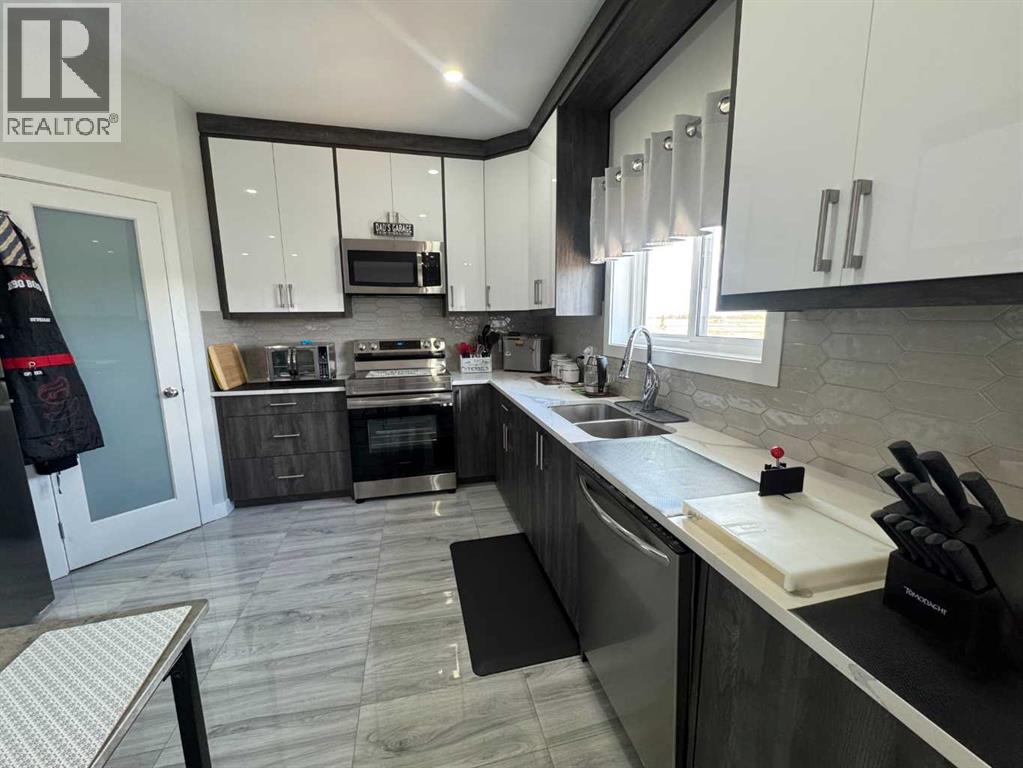 6812 50 Avenue - 11
