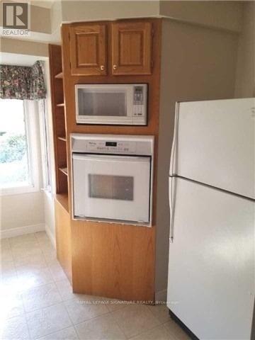 216 WALES CRESCENT - 6
