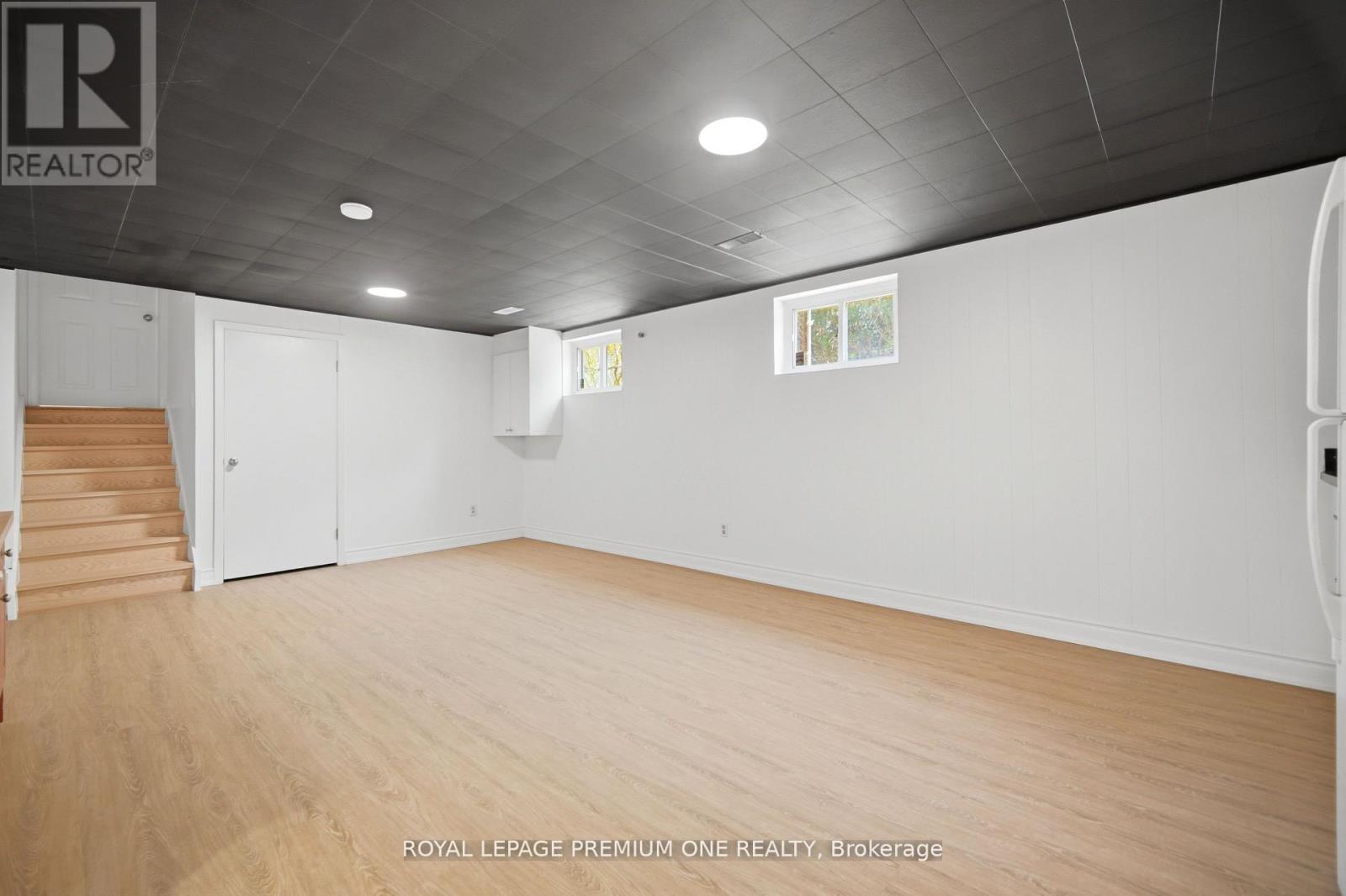 3195 GOLDEN ORCHARD DRIVE - 33
