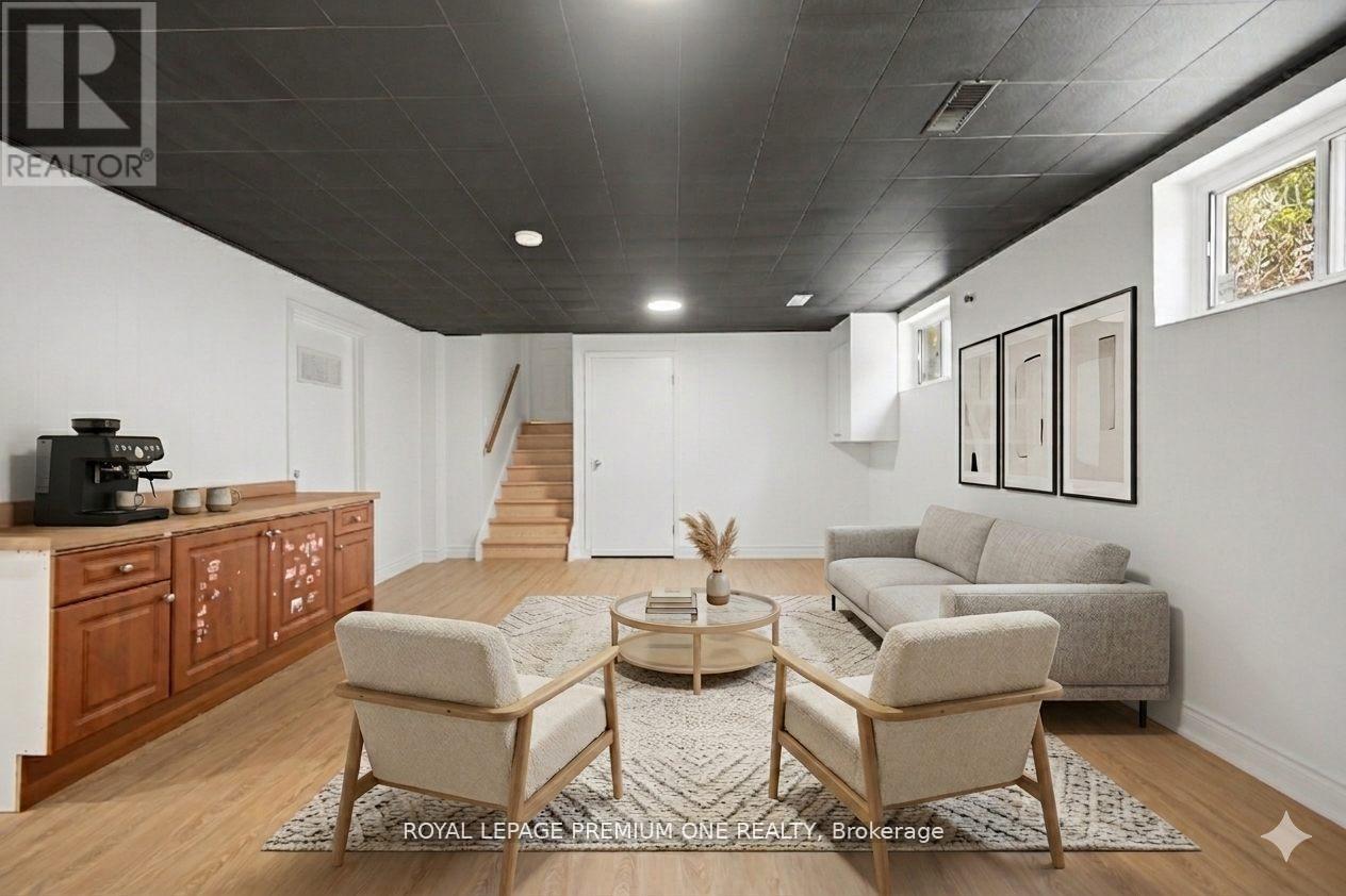 3195 GOLDEN ORCHARD DRIVE - 31