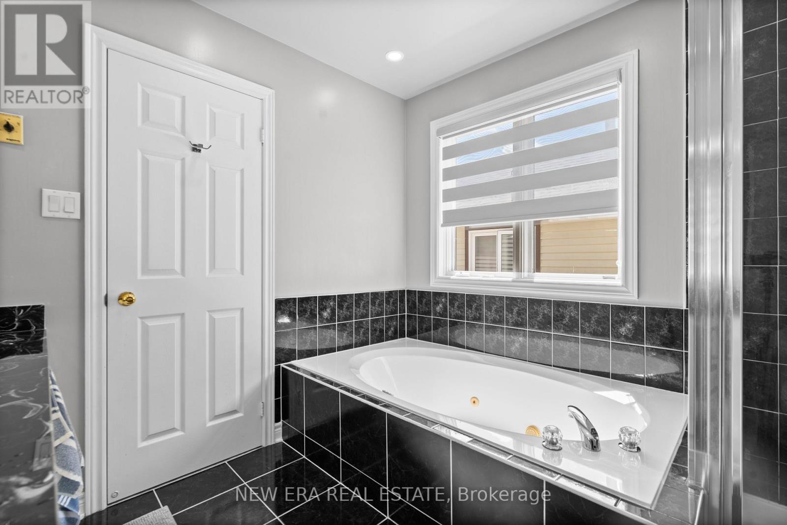 2855 DUNCAIRN DRIVE - 23