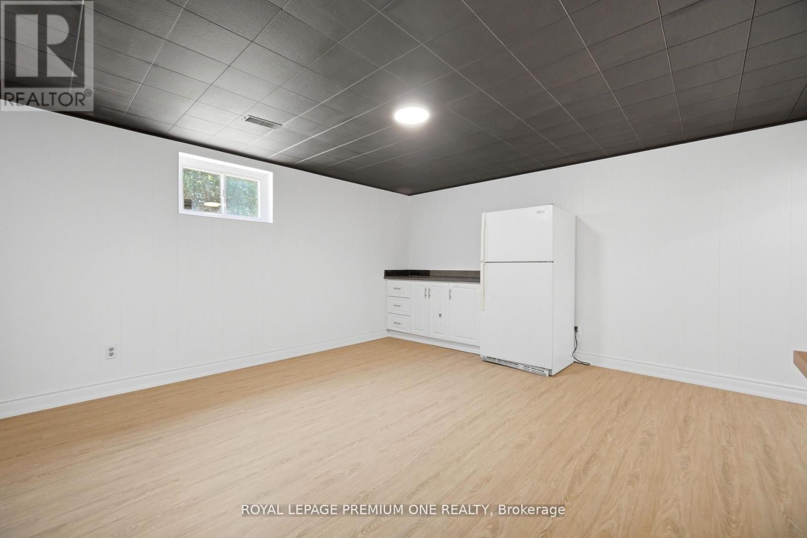 3195 GOLDEN ORCHARD DRIVE - 35