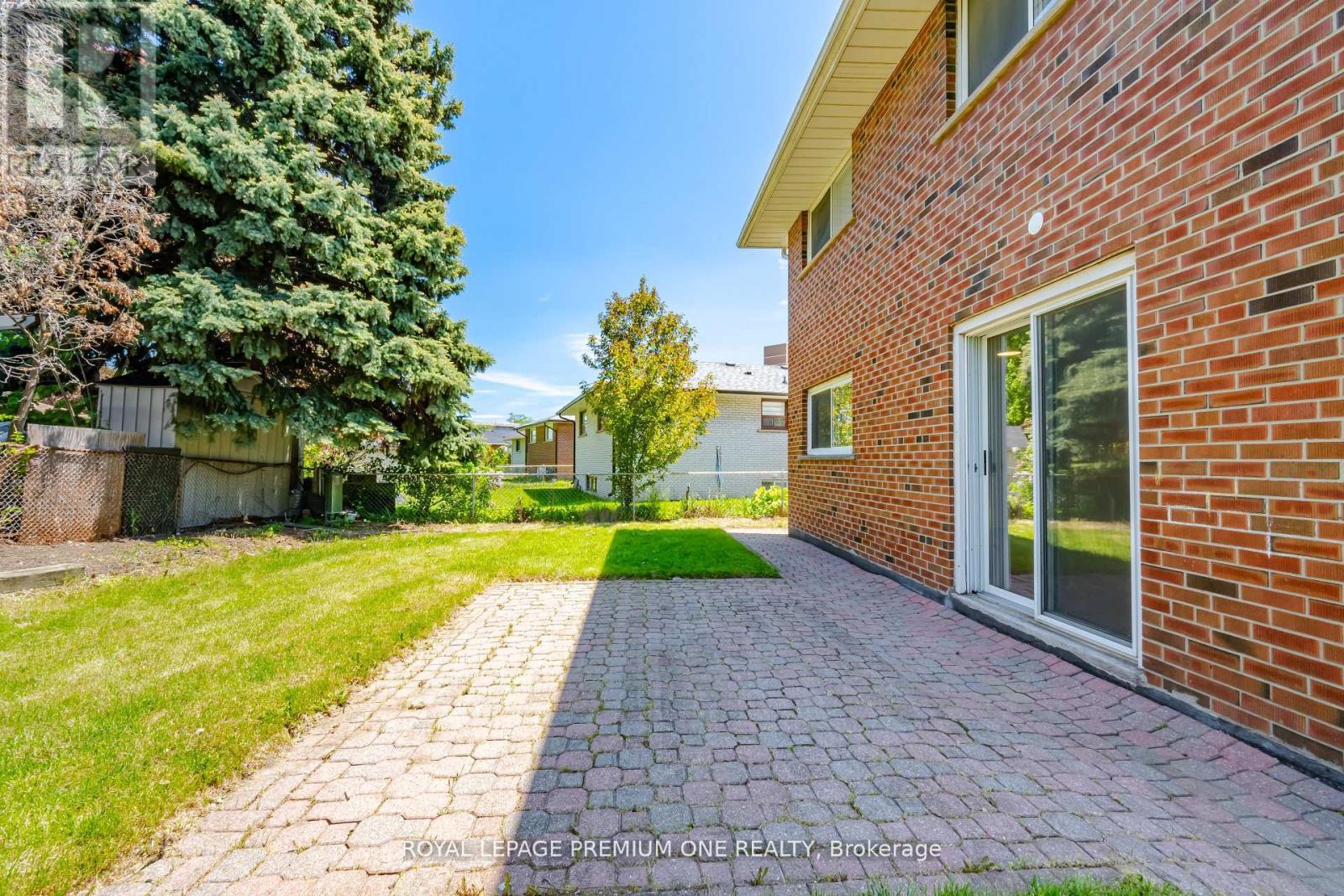 3195 GOLDEN ORCHARD DRIVE - 42