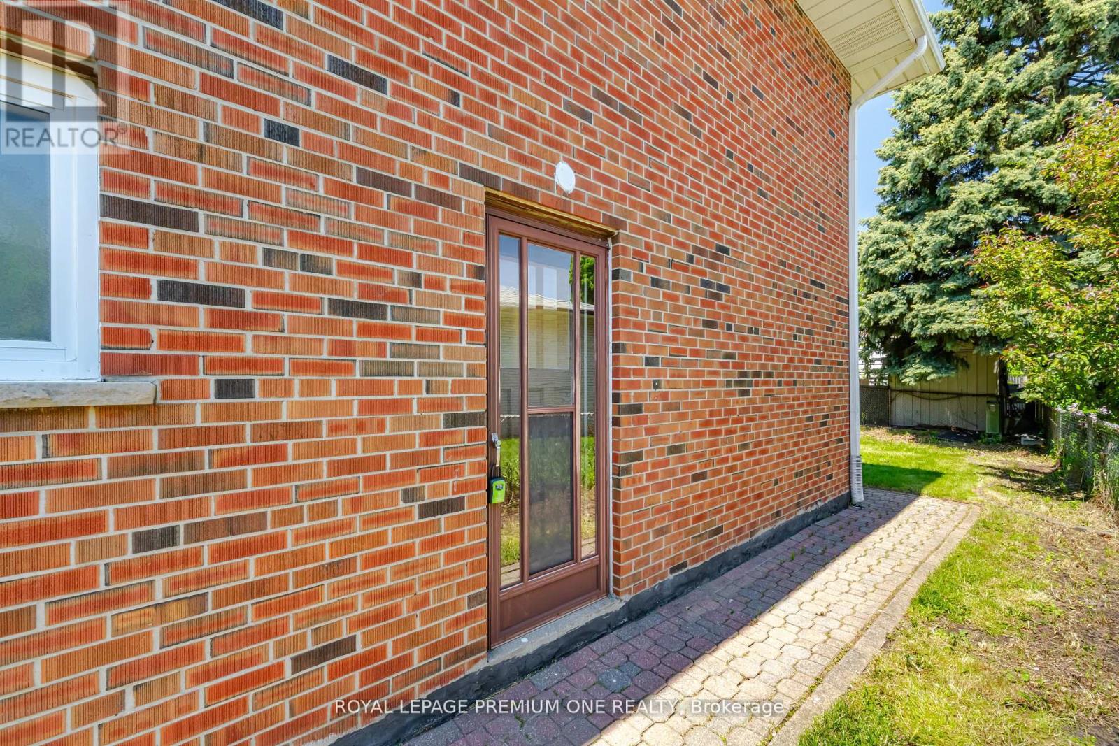 3195 GOLDEN ORCHARD DRIVE - 40