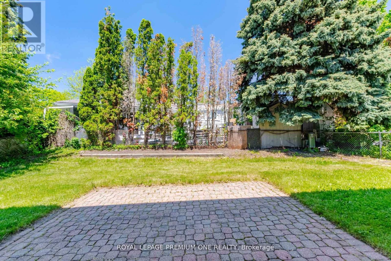 3195 GOLDEN ORCHARD DRIVE - 44
