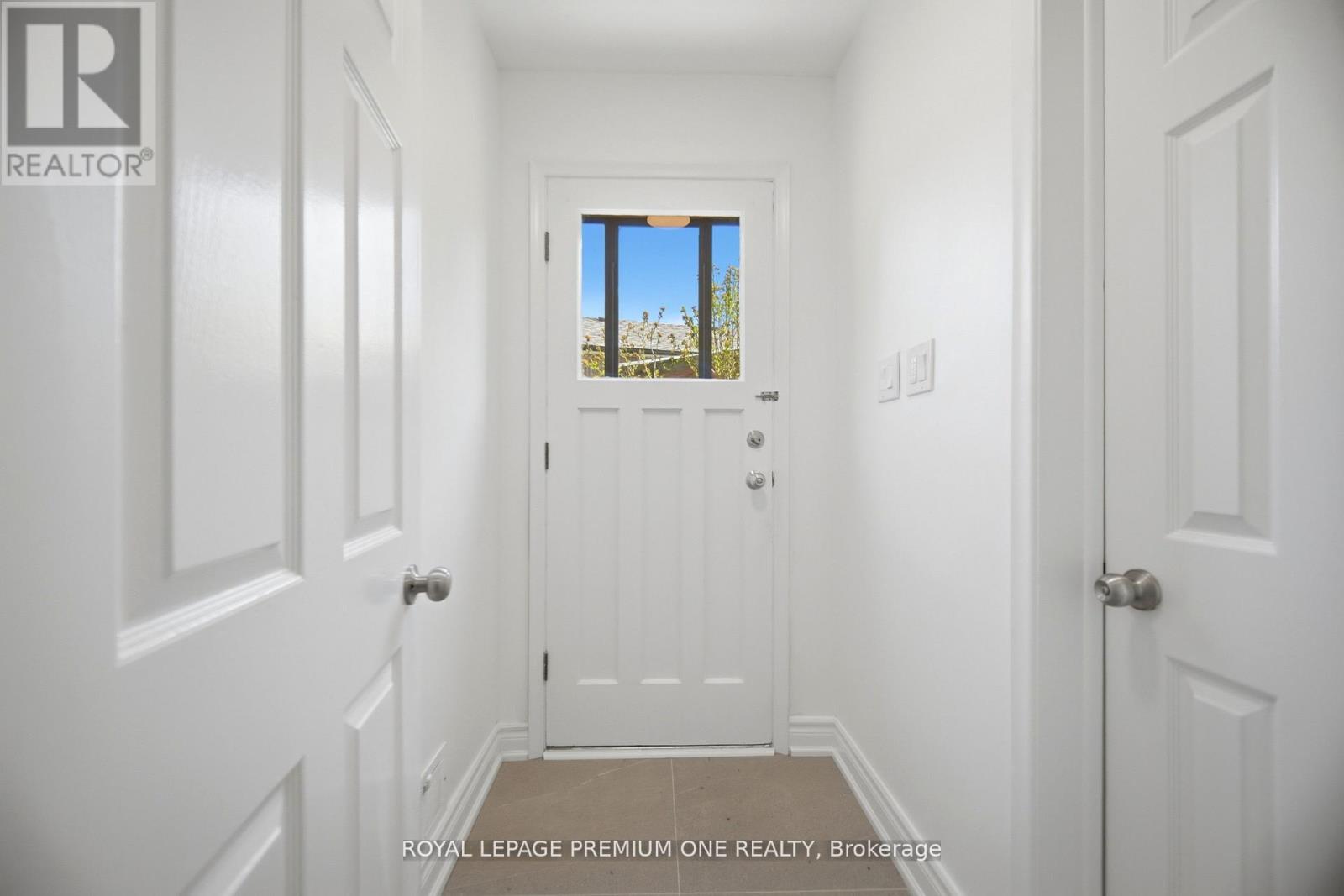 3195 GOLDEN ORCHARD DRIVE - 39