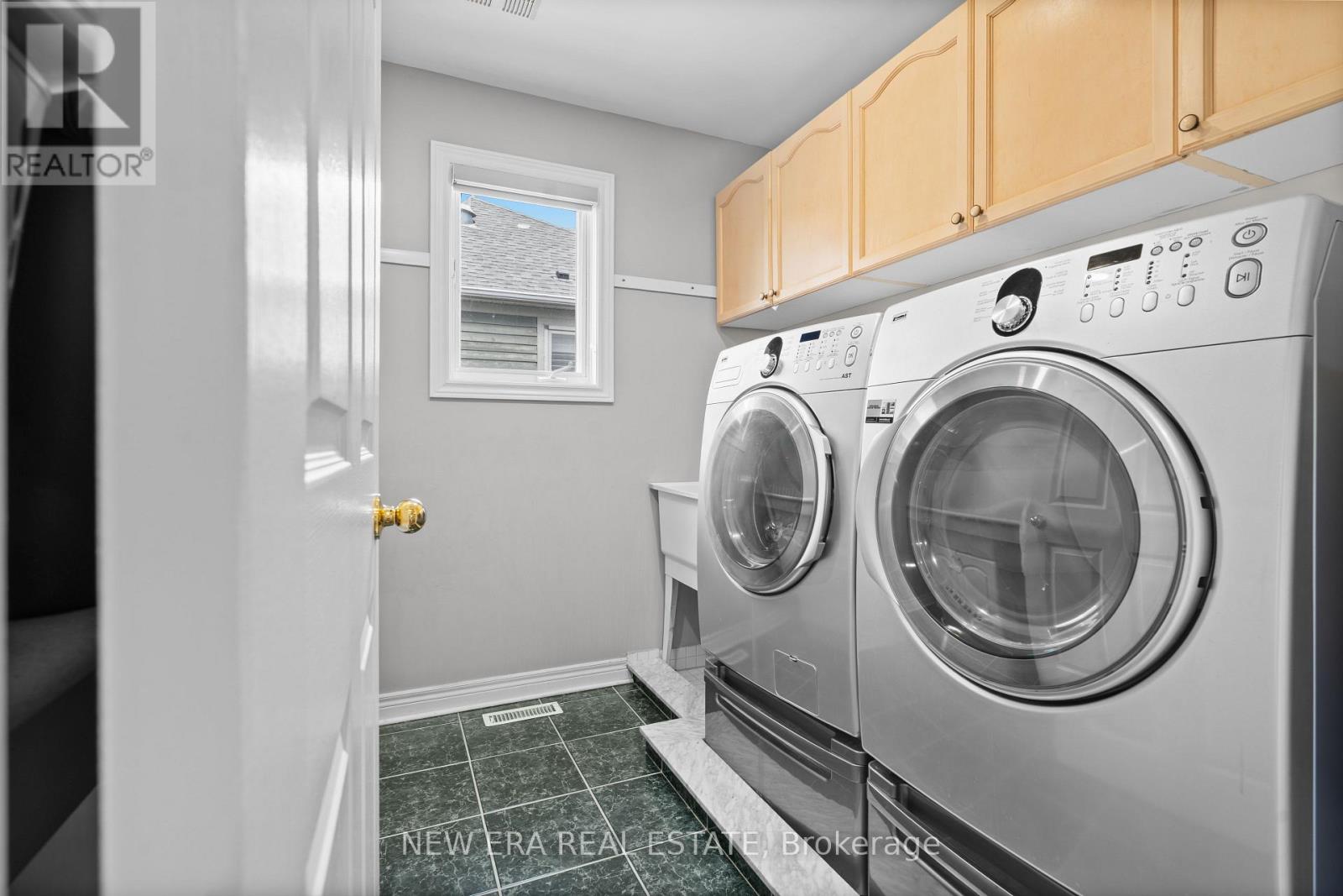 2855 DUNCAIRN DRIVE - 35