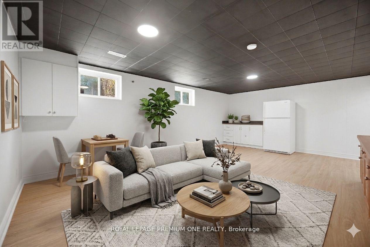 3195 GOLDEN ORCHARD DRIVE - 34