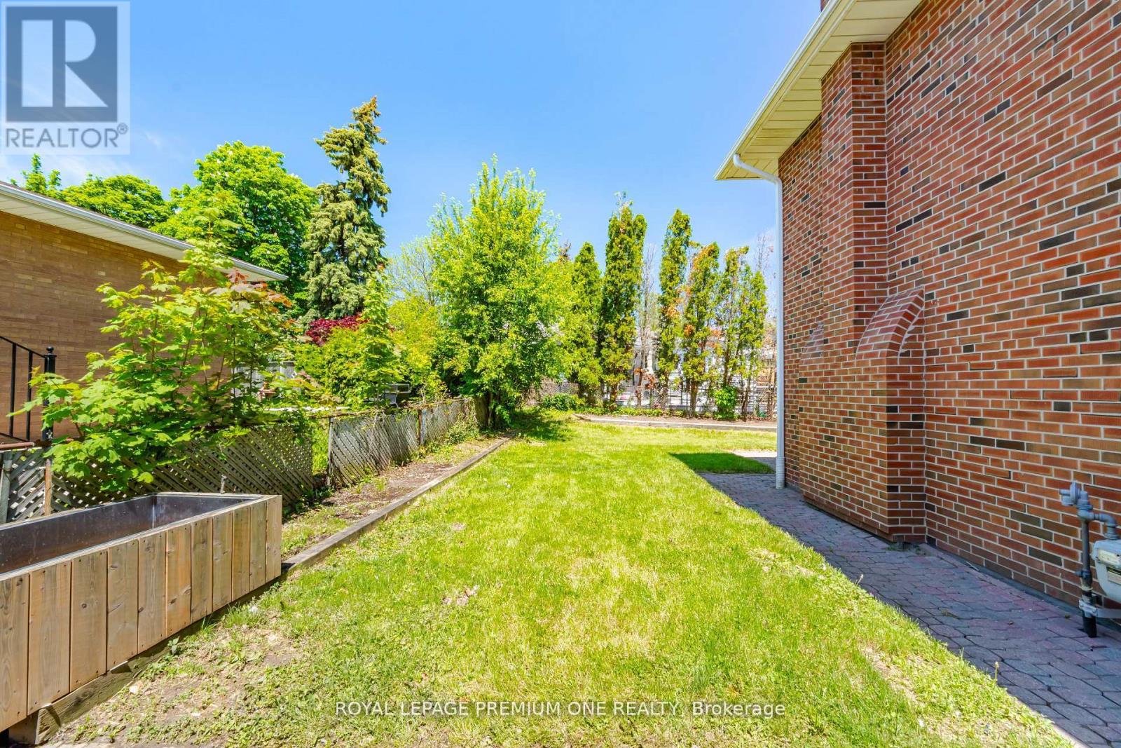 3195 GOLDEN ORCHARD DRIVE - 43