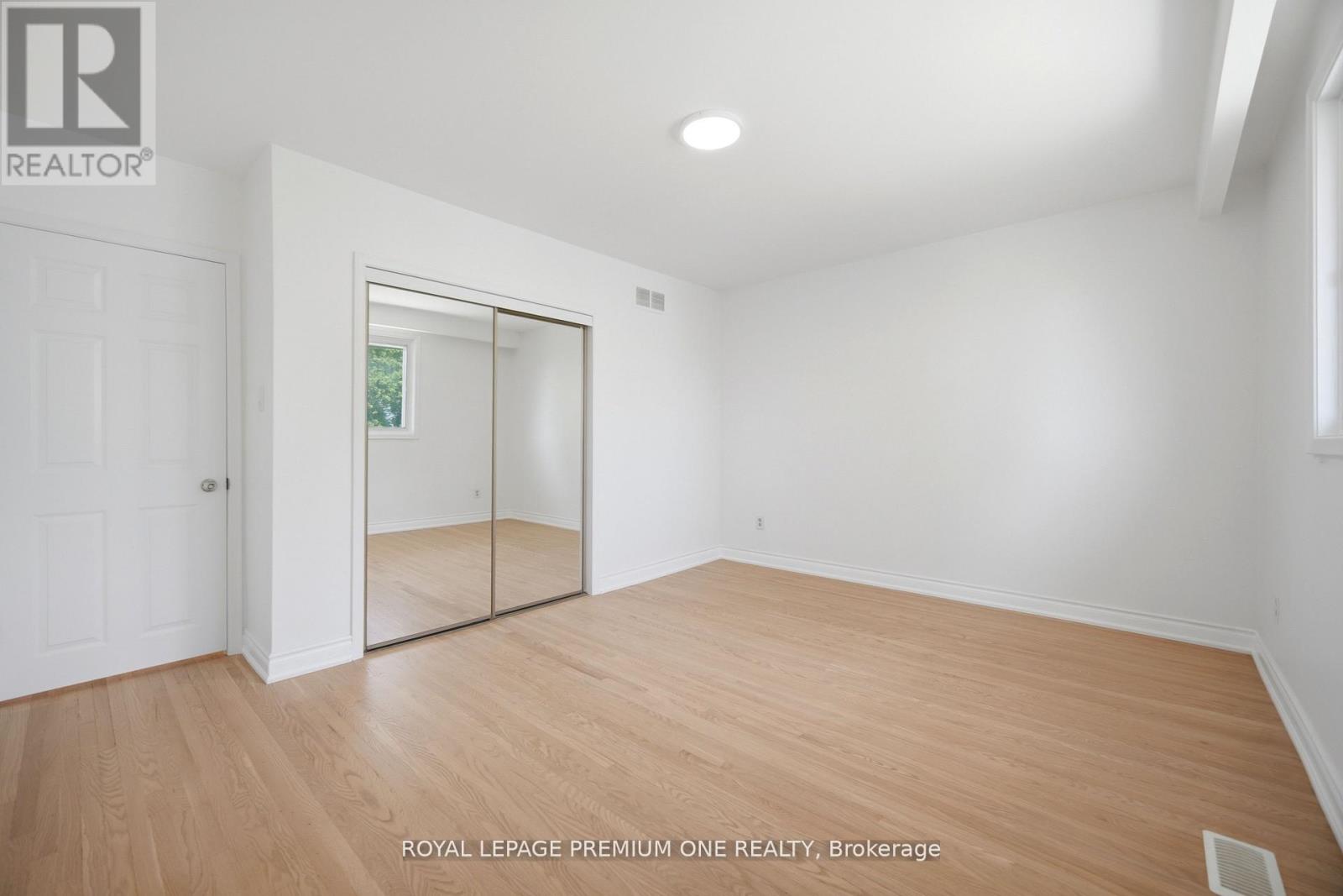 3195 GOLDEN ORCHARD DRIVE - 29