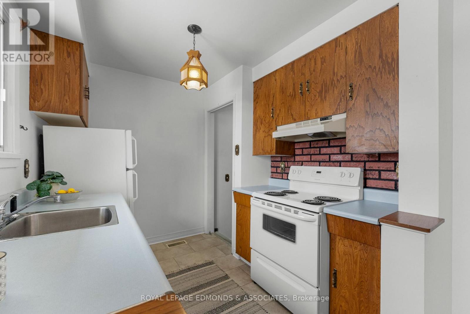 90 DEACON STREET - 14