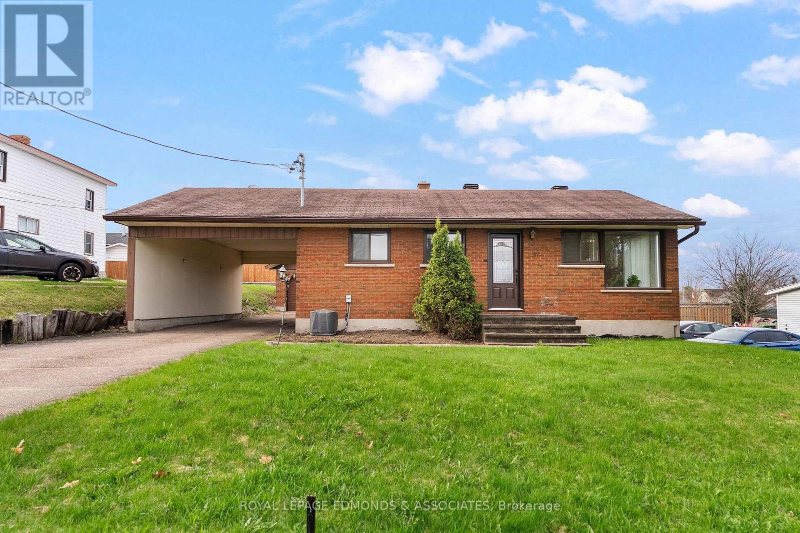 90 DEACON STREET - 5