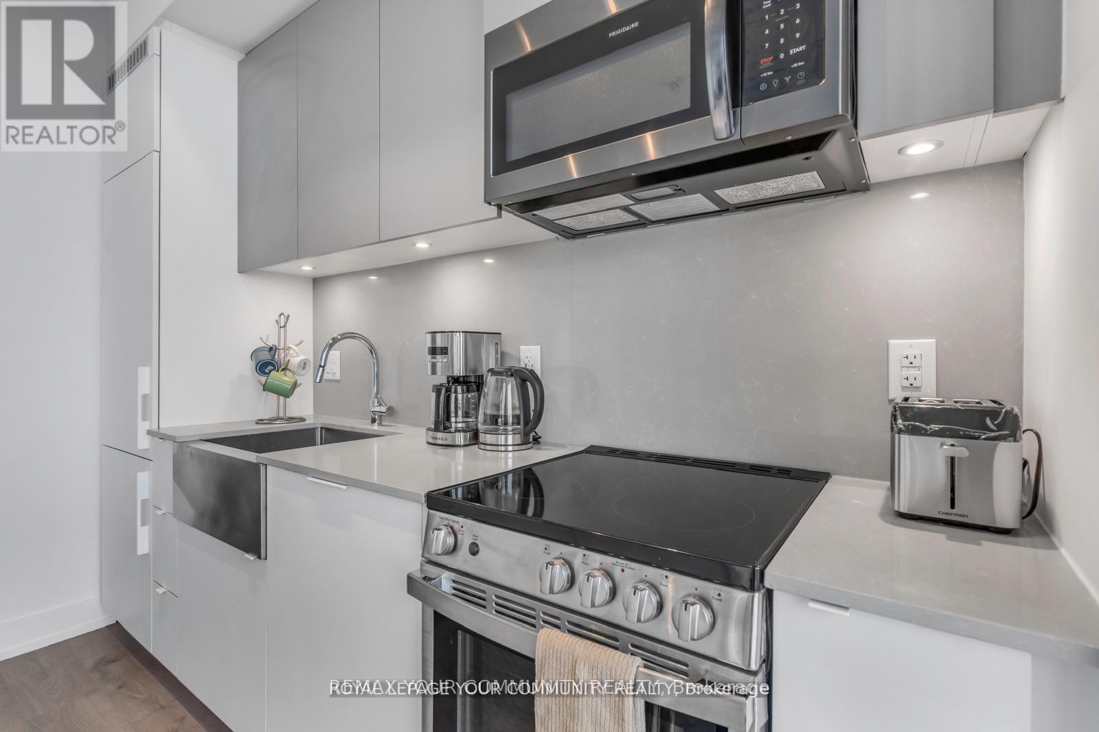#1106 270 DUFFERIN STREET - 14