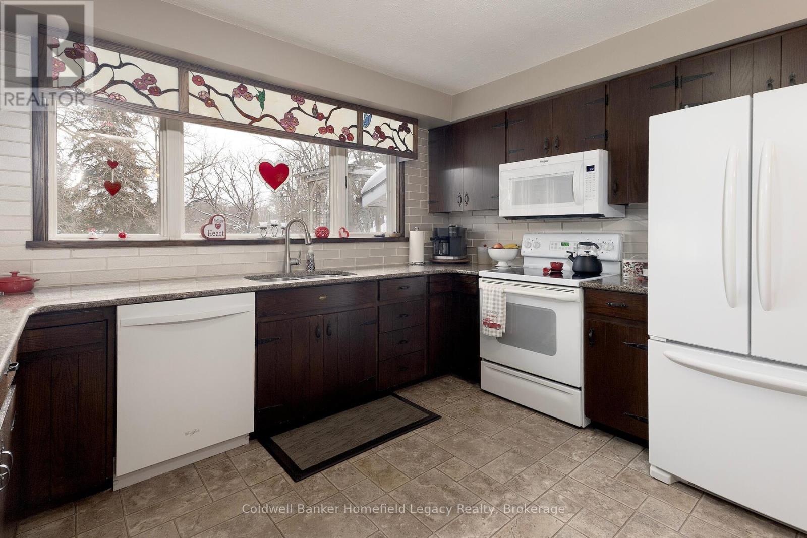 120 JONES STREET W - 15