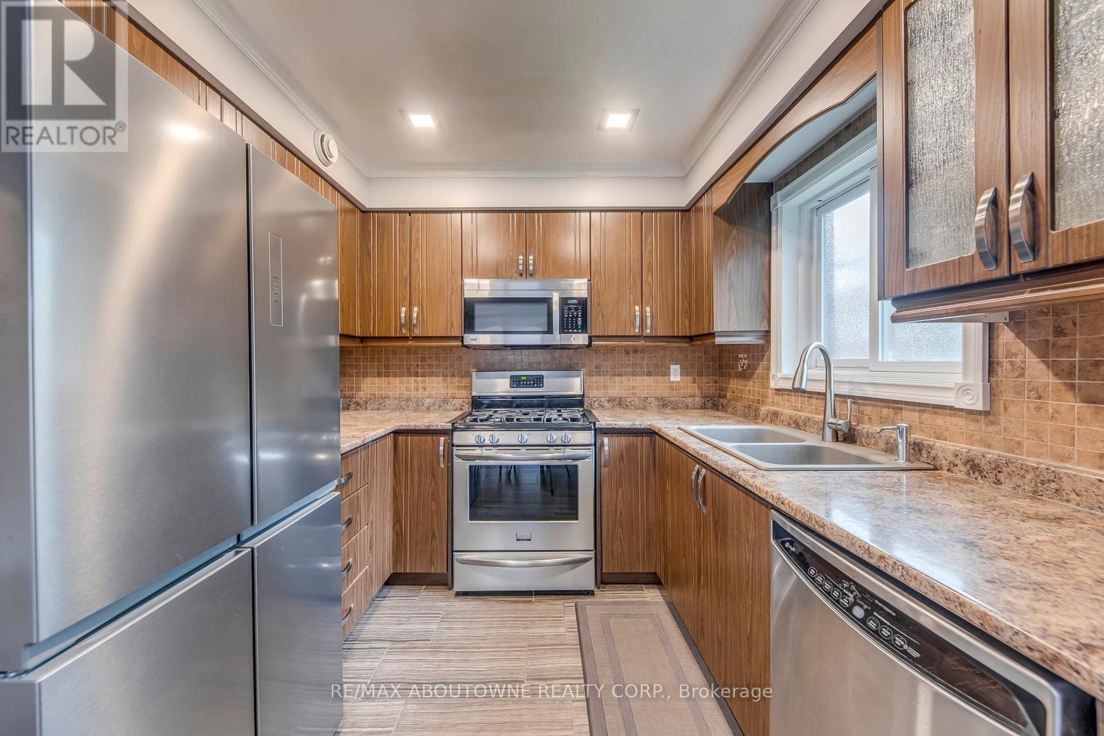 1209 OLD OAK DRIVE - 22