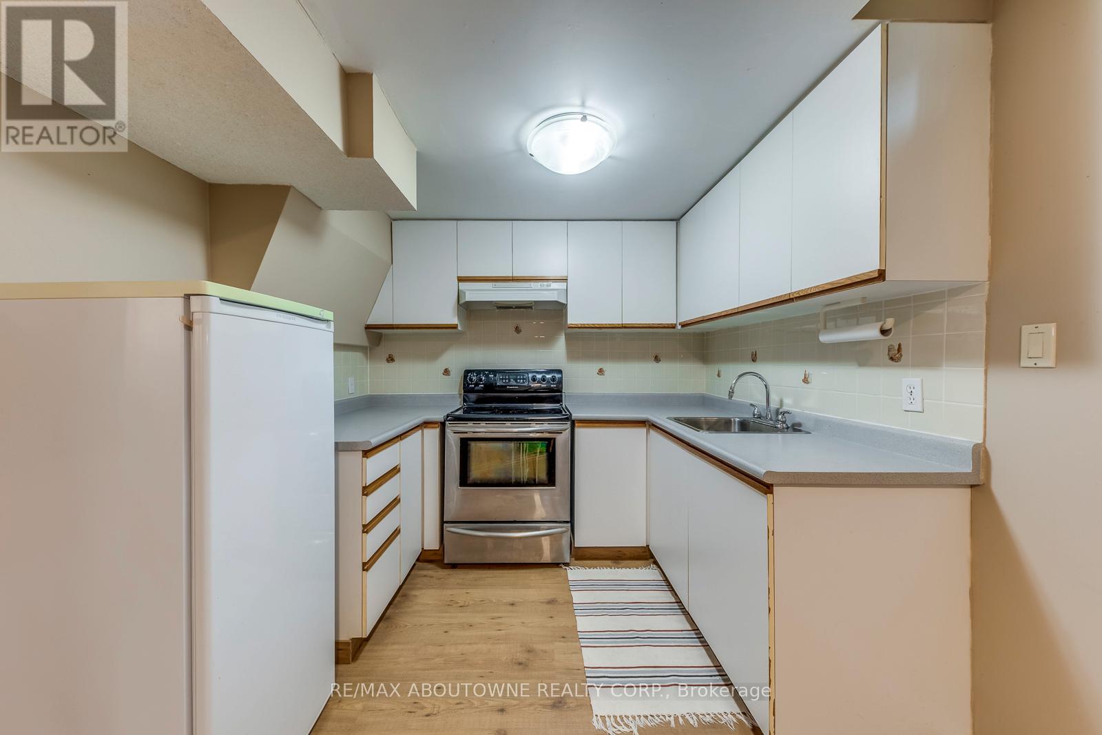 1209 OLD OAK DRIVE - 38