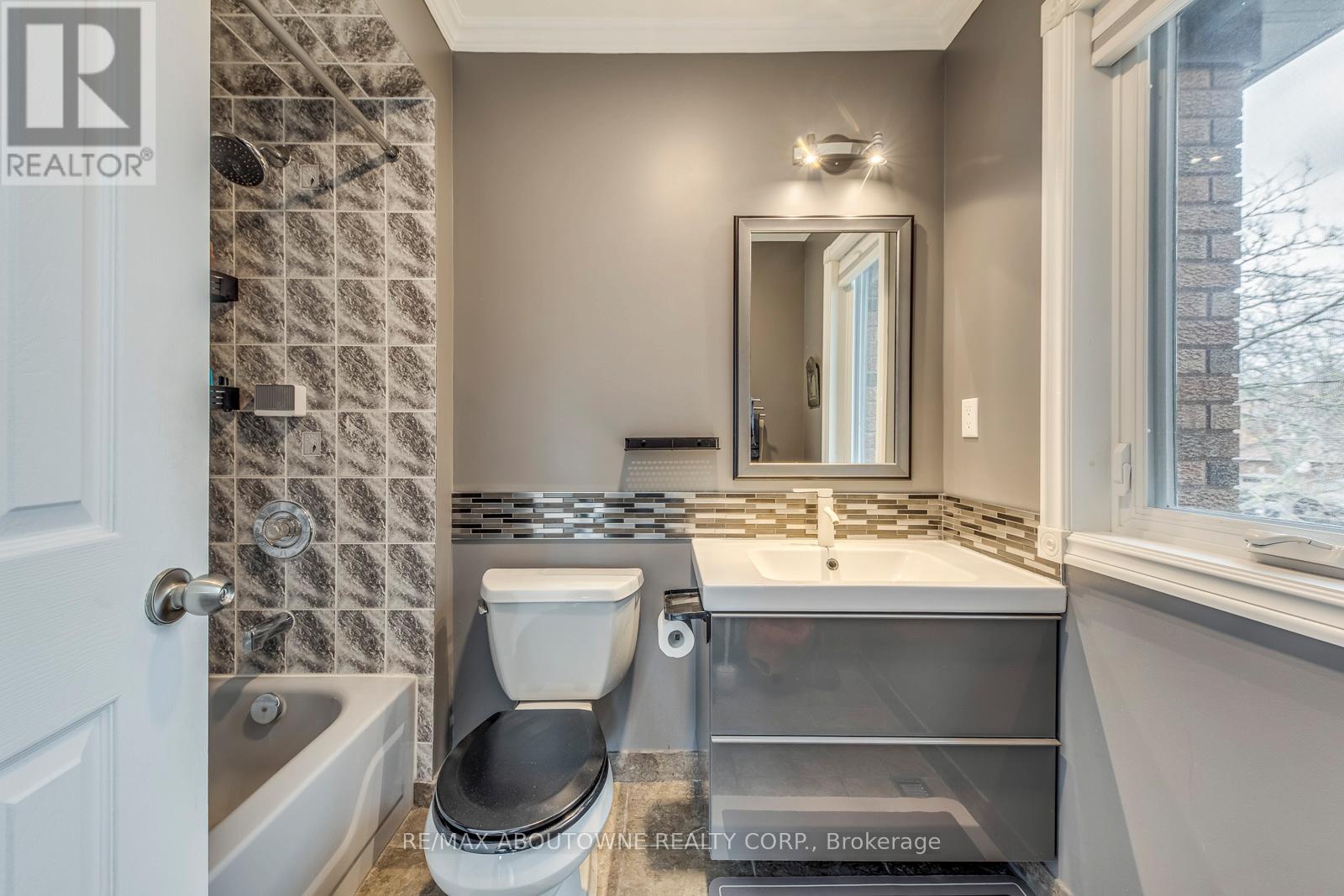 1209 OLD OAK DRIVE - 30