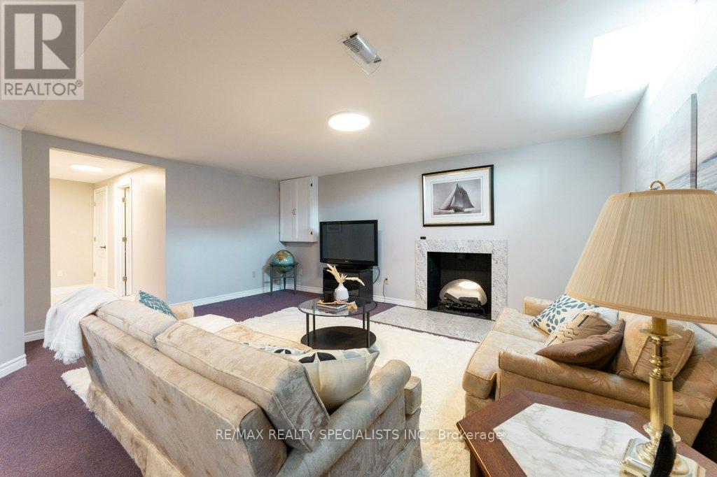 330 HICKORY CIRCLE - 25