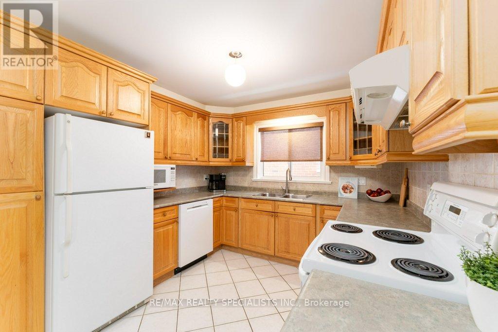330 HICKORY CIRCLE - 12