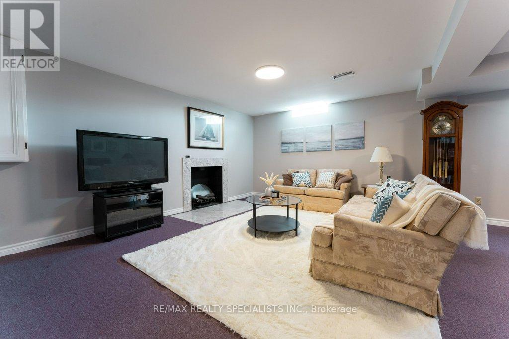 330 HICKORY CIRCLE - 23