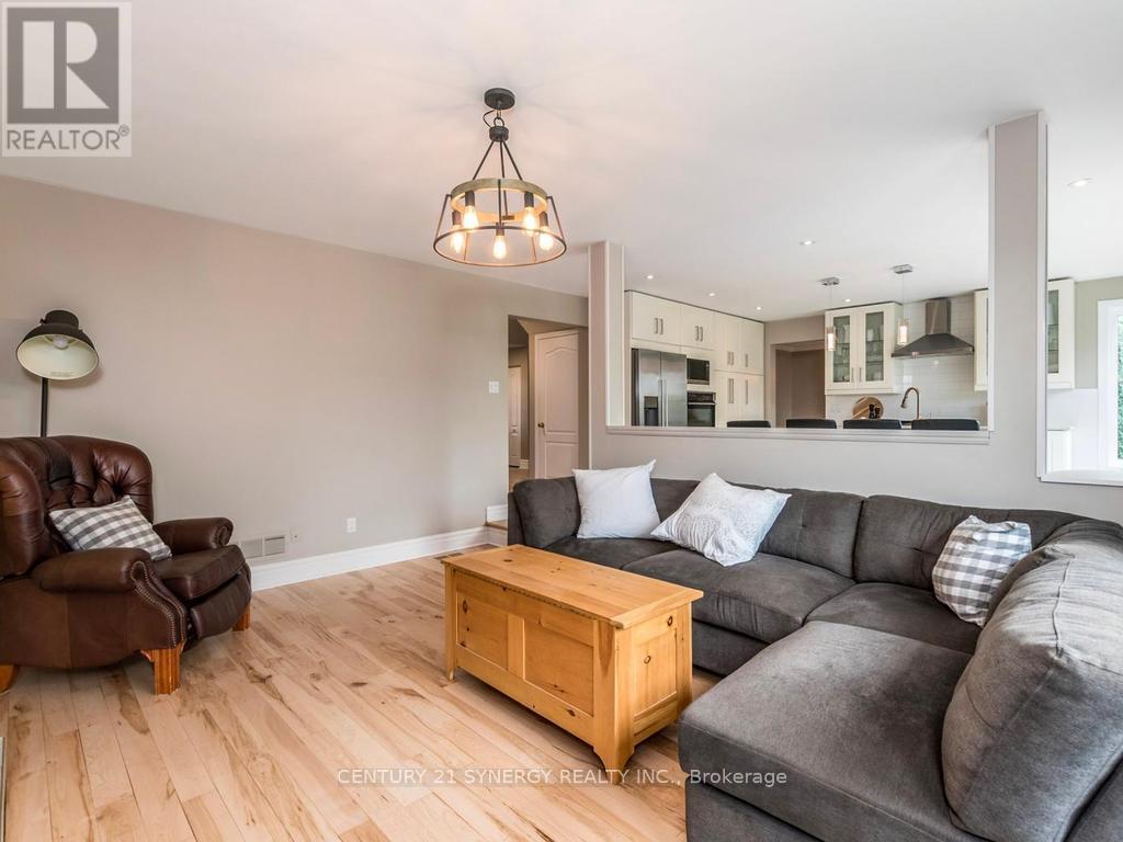26 JACQUELINE CRESCENT - 17
