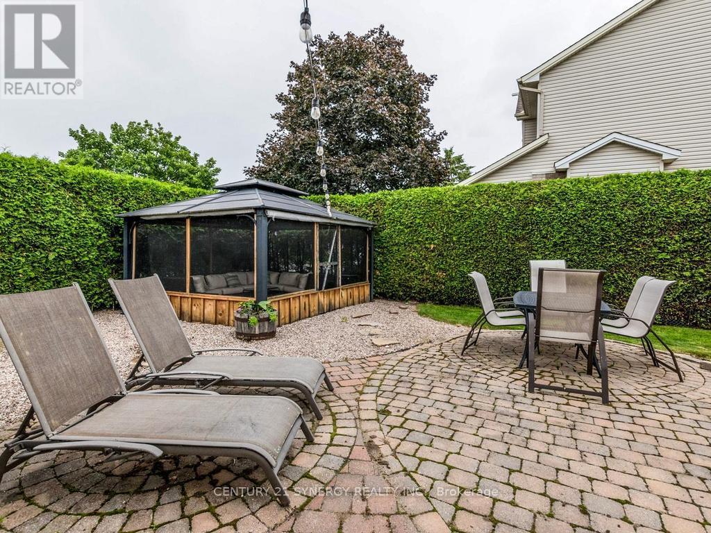 26 JACQUELINE CRESCENT - 34